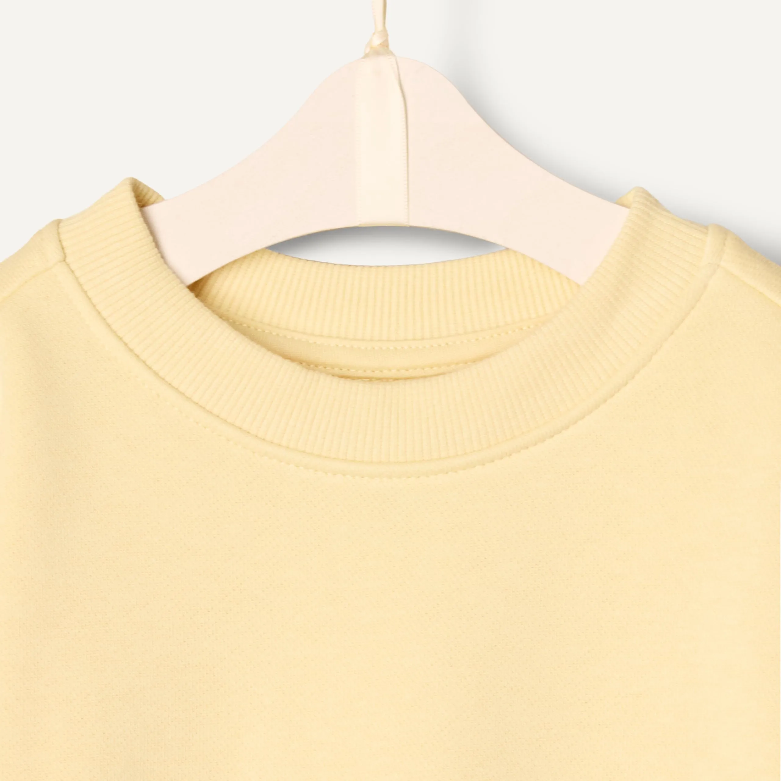 Amazon Essentials Sofia Grainge, Set di Pantaloni e Top in Spugna Francese, da Bambina, Giallo Burro, 3-6 Mesi - immagine 4