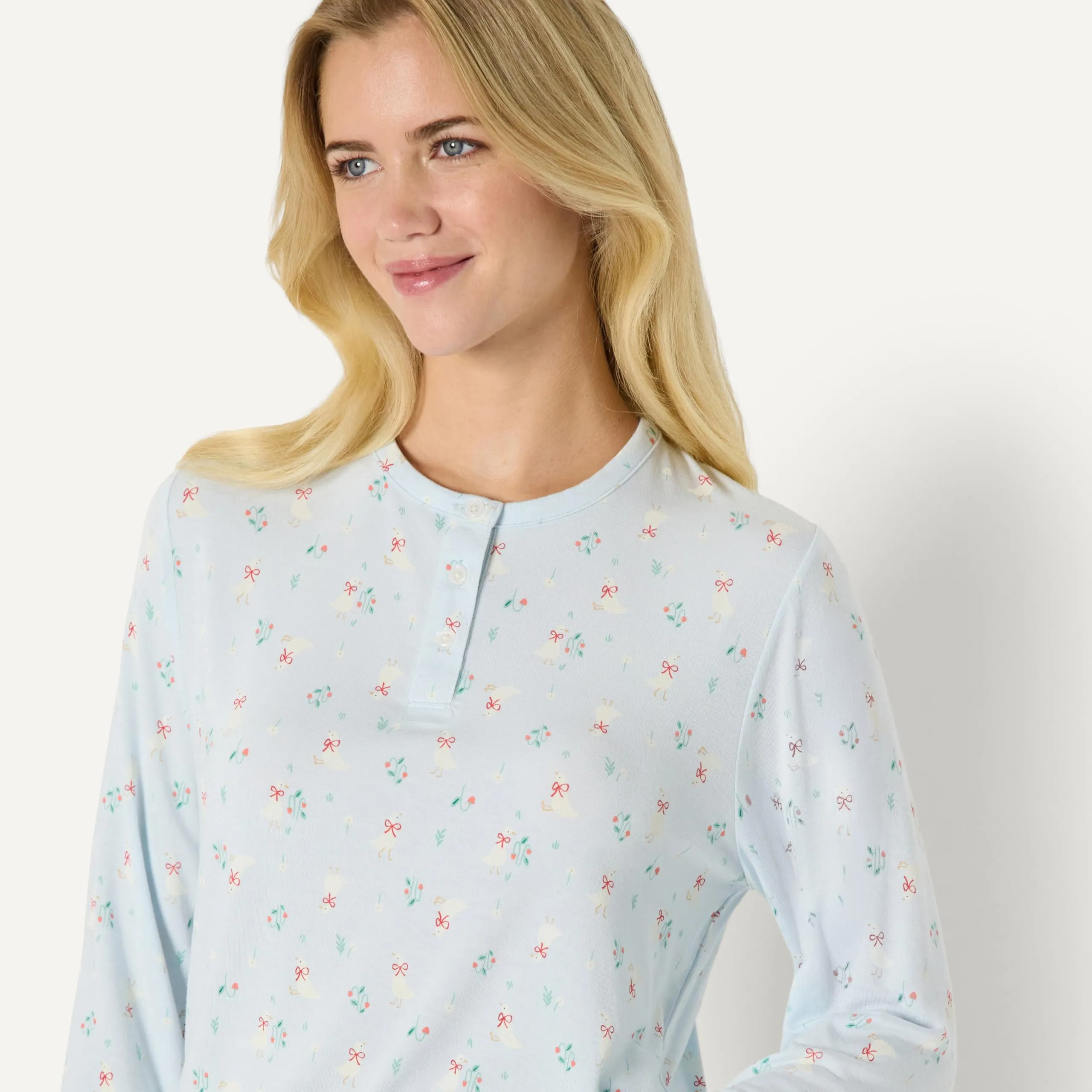 Amazon Essentials x Sofia Grainge Set Pigiama a Maniche Lunghe Stile Henley Donna, Blu Chiaro Oche, M - immagine 3