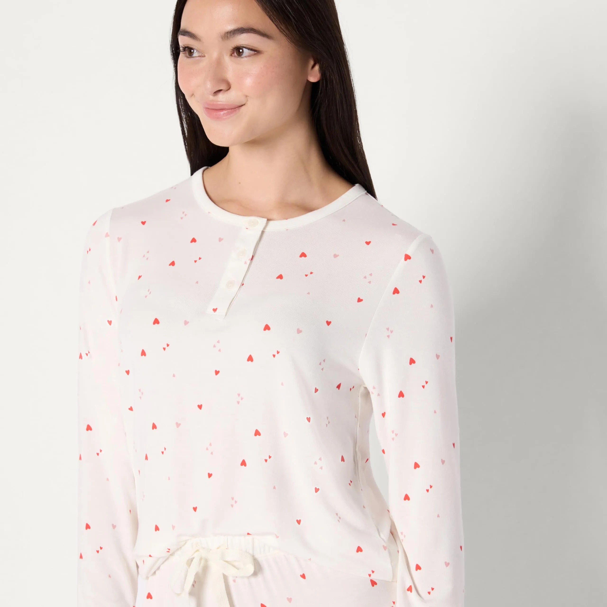 Amazon Essentials x Sofia Grainge Set Pigiama a Maniche Lunghe Stile Henley Donna, Avorio Cuori Multipli, M - immagine 3