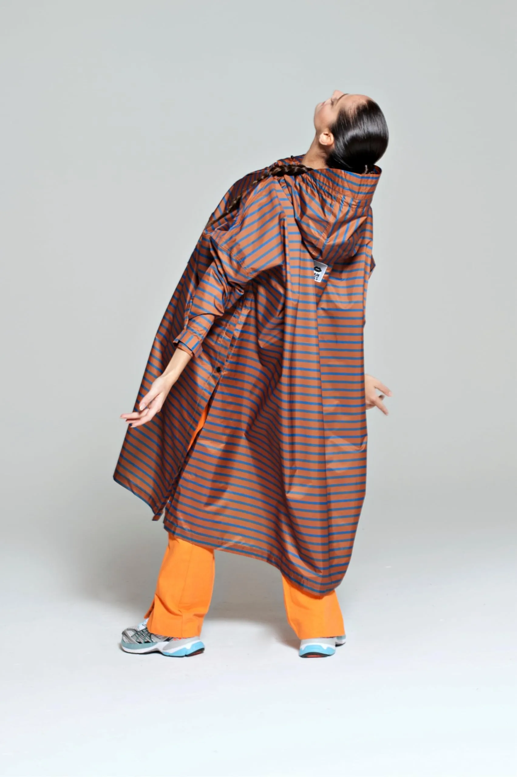 Rainkiss Poncho antipioggia per adulti, impermeabile, senza PFAS, taglia unica, marrone/blu, 100% poliestere riciclato, design: Breton Blue, marrone, taglia unica - immagine 5