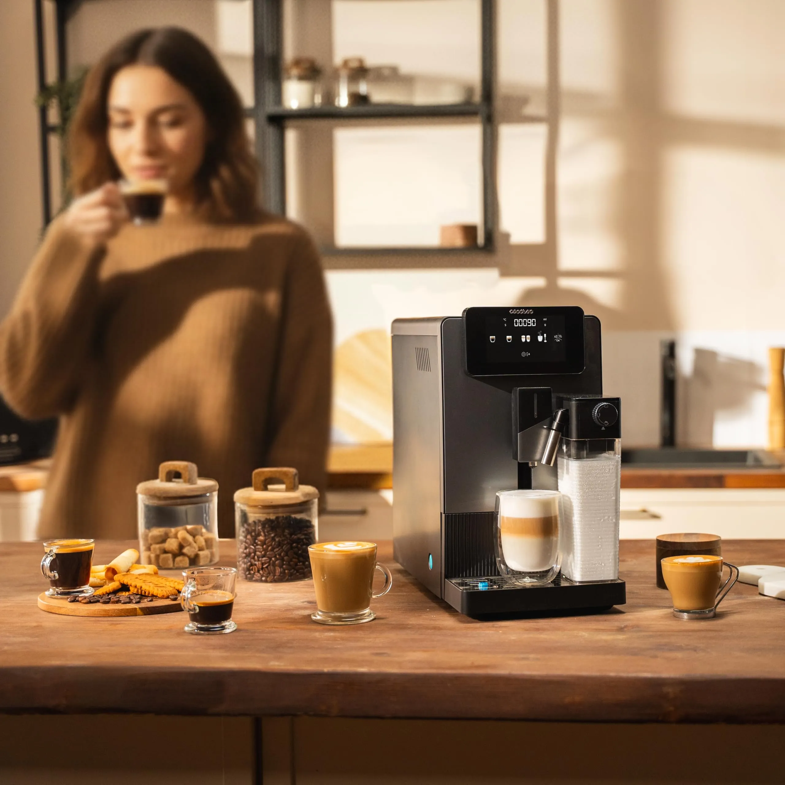 Cecotec Macchina da Caffè Superautomatica Cremmaet Latte. 1350W, 19Bar, Thermoblock, 6 Bevande, Vaporizzatore, 5 Livelli Macinatura, Serbatoio Caffé 150g, Latte 400ml, Acqua 1.1L, Pannello Tattile - immagine 2