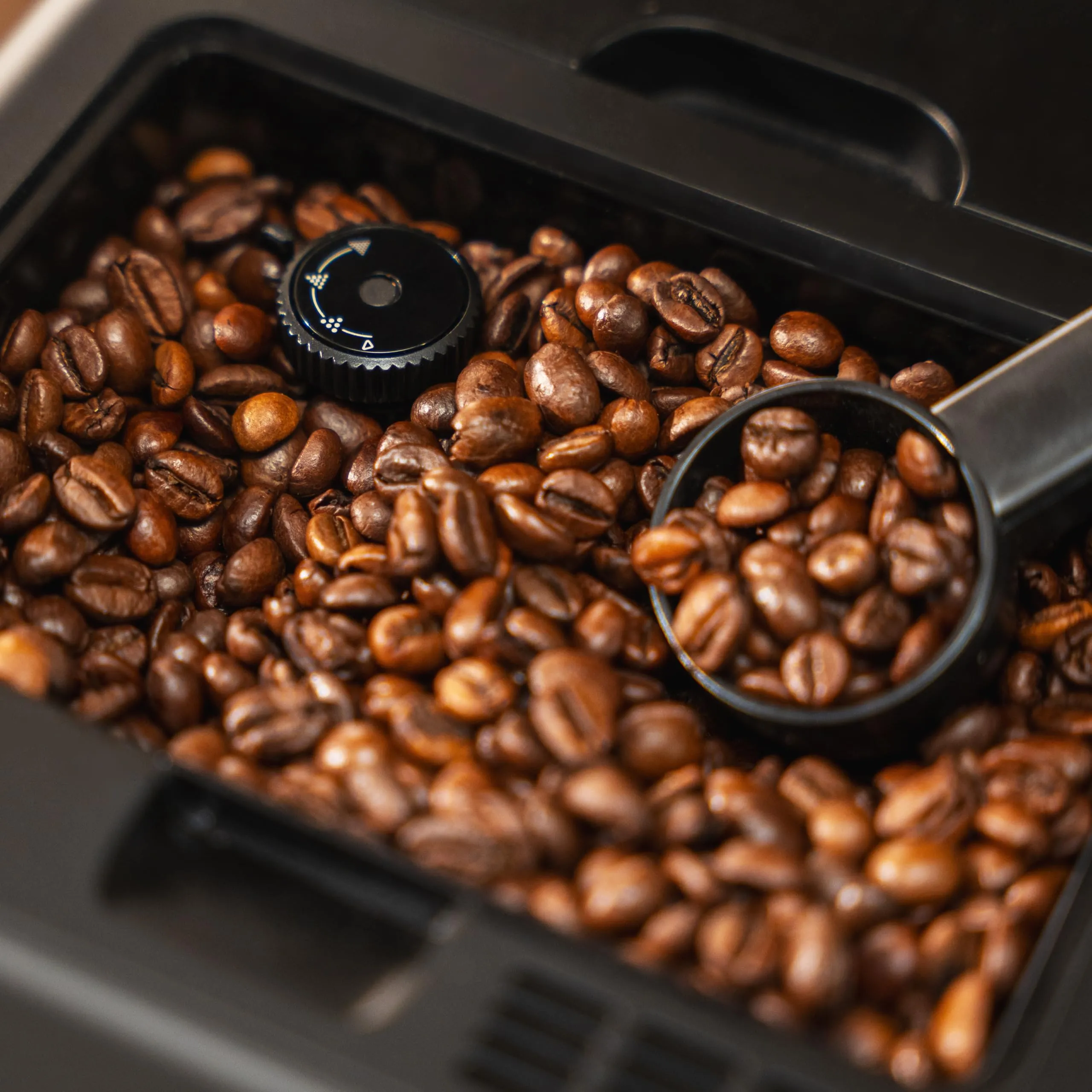 Cecotec Macchina da Caffè Superautomatica Cremmaet Latte. 1350W, 19Bar, Thermoblock, 6 Bevande, Vaporizzatore, 5 Livelli Macinatura, Serbatoio Caffé 150g, Latte 400ml, Acqua 1.1L, Pannello Tattile - immagine 6
