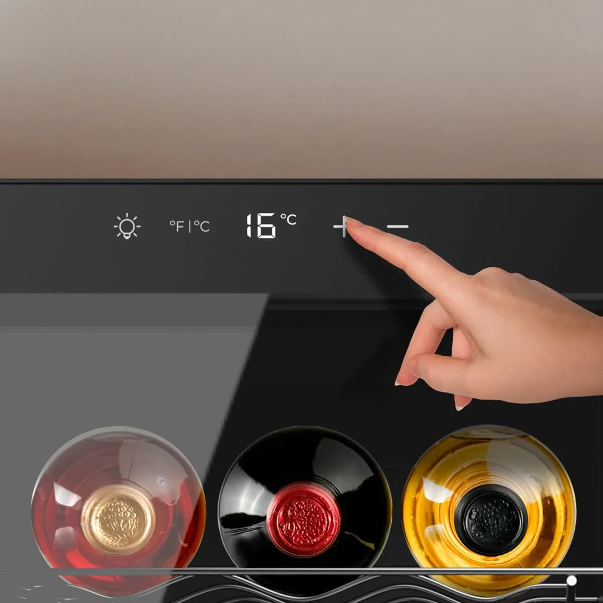 Cecotec Cantina per vino Bolero GrandSommelier 1255 CoolCrystal E, Capacità 12 Bottiglie, Ripiani in metallo, Controllo Touch, Temperatura 8-18ºC, Nero - immagine 7