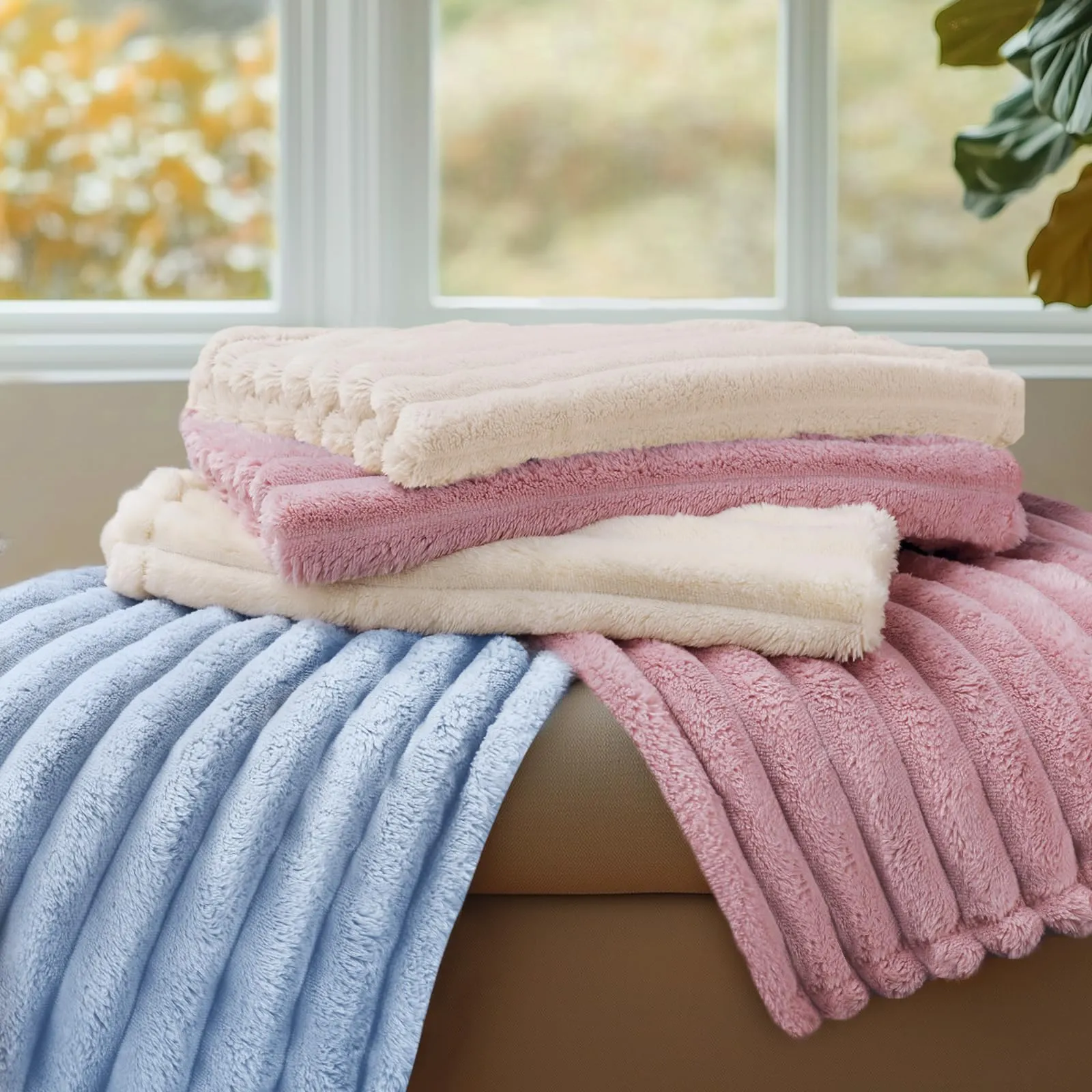 luciphia 3 Pezzi Coperta per Cani Gatto Lavabile Soffice Durevole, Morbida e Calda Flanella, Tappetino Protezione per Mobili Bambini Cane Gatti Rosa Beige Blu 52_x_76_cm - immagine 2