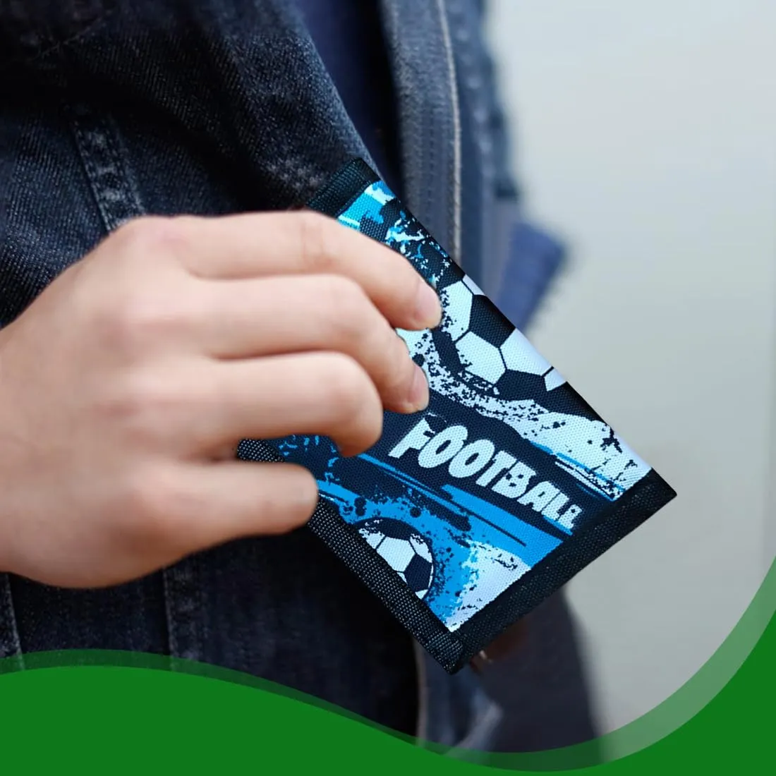 SIRLOMU 1 Pezzi blu Portafoglio triplo pieghevole con portachiavi, da indossare al collo, idea regalo per la scuola, bambini con design di calcio, materiale robusto, facile da trasportare - immagine 5