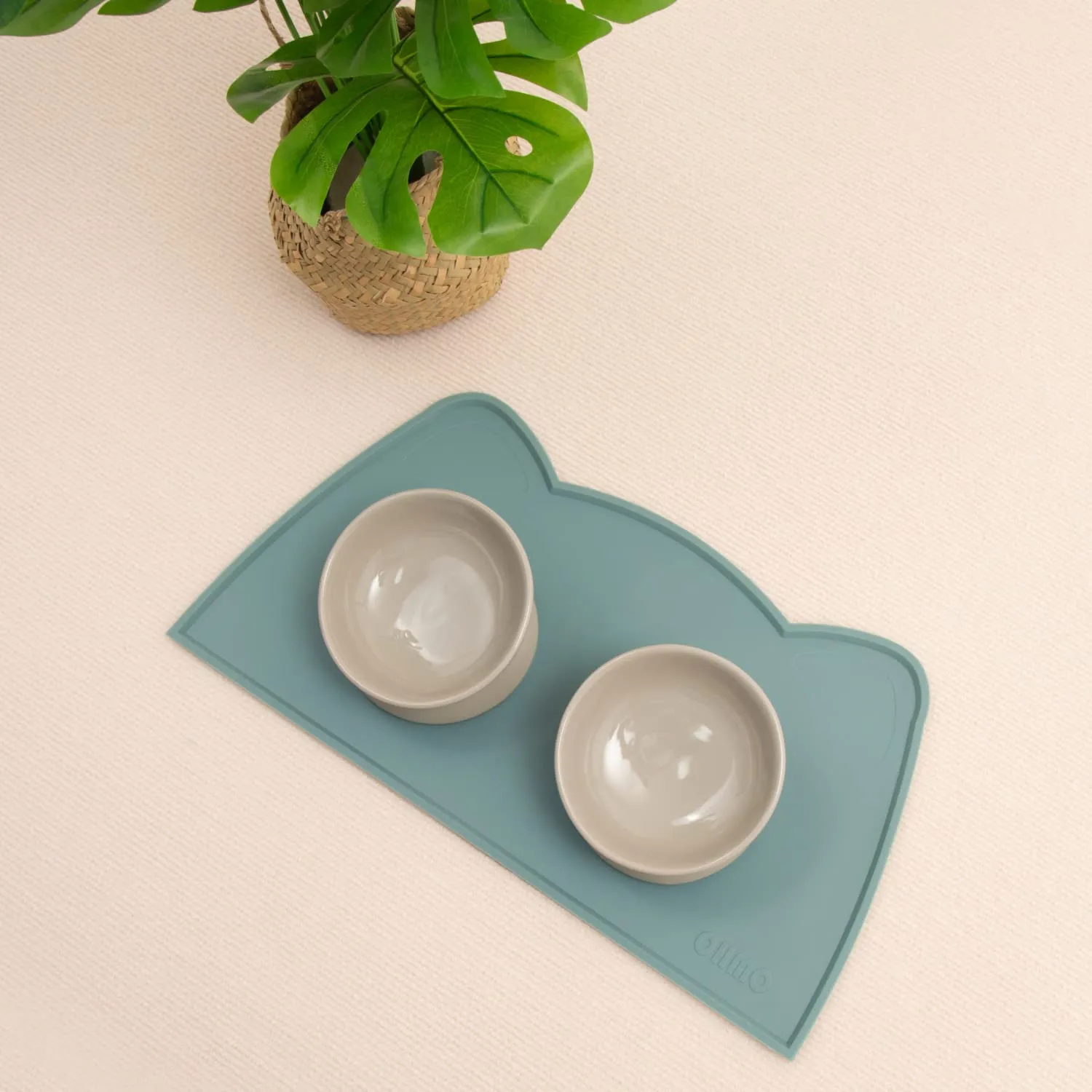 OHMO Tappetino Ciotola per Cani e Gatti in Silicone, Impermeabile Antiscivolo a Prova di Fuoriuscita per Cibo e Acqua, Facile da Pulire, 52x30cm, Azzurro - immagine 5