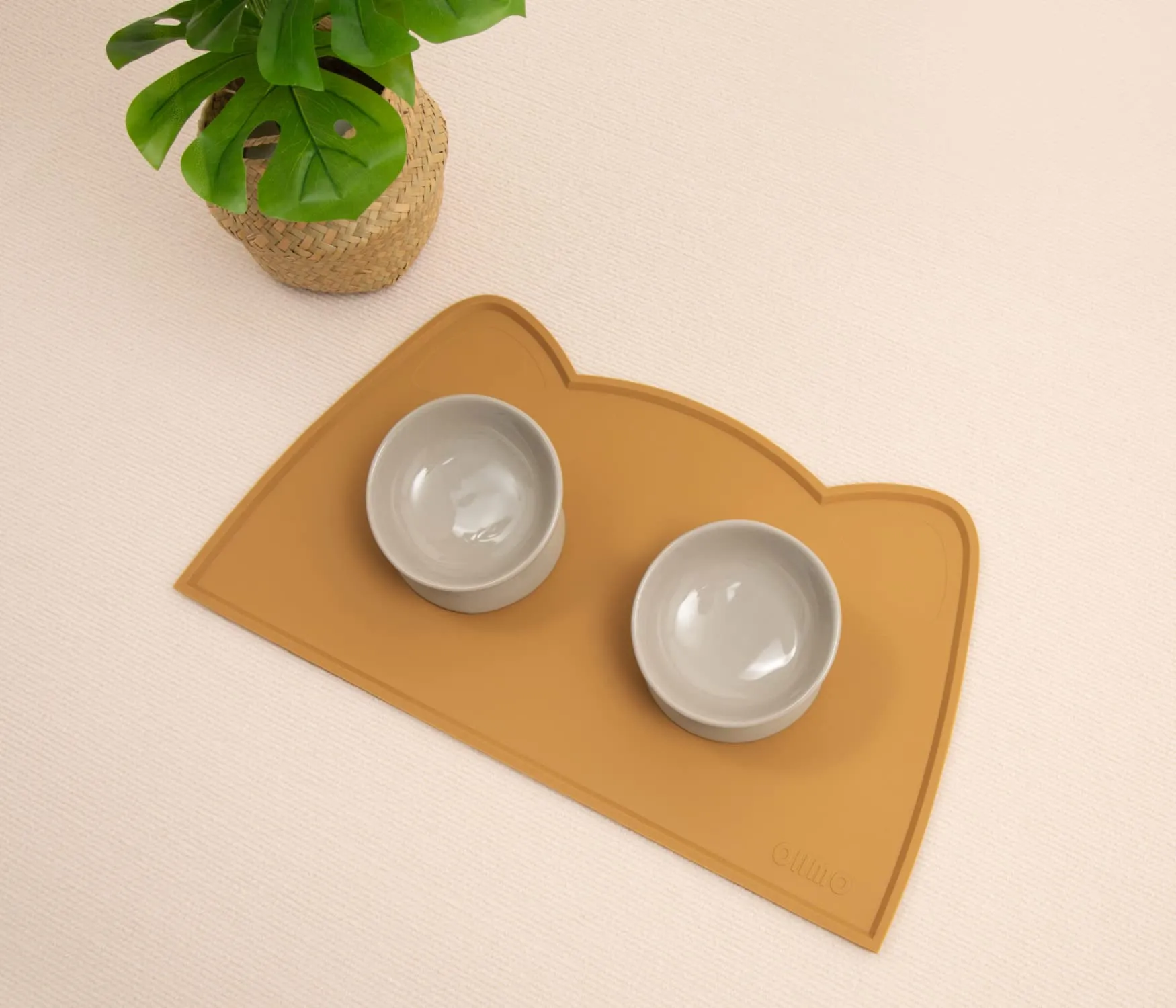OHMO Tappetino Ciotola per Cani e Gatti in Silicone, Impermeabile Antiscivolo a Prova di Fuoriuscita per Cibo e Acqua, Facile da Pulire, 52x30cm, Miele - immagine 5