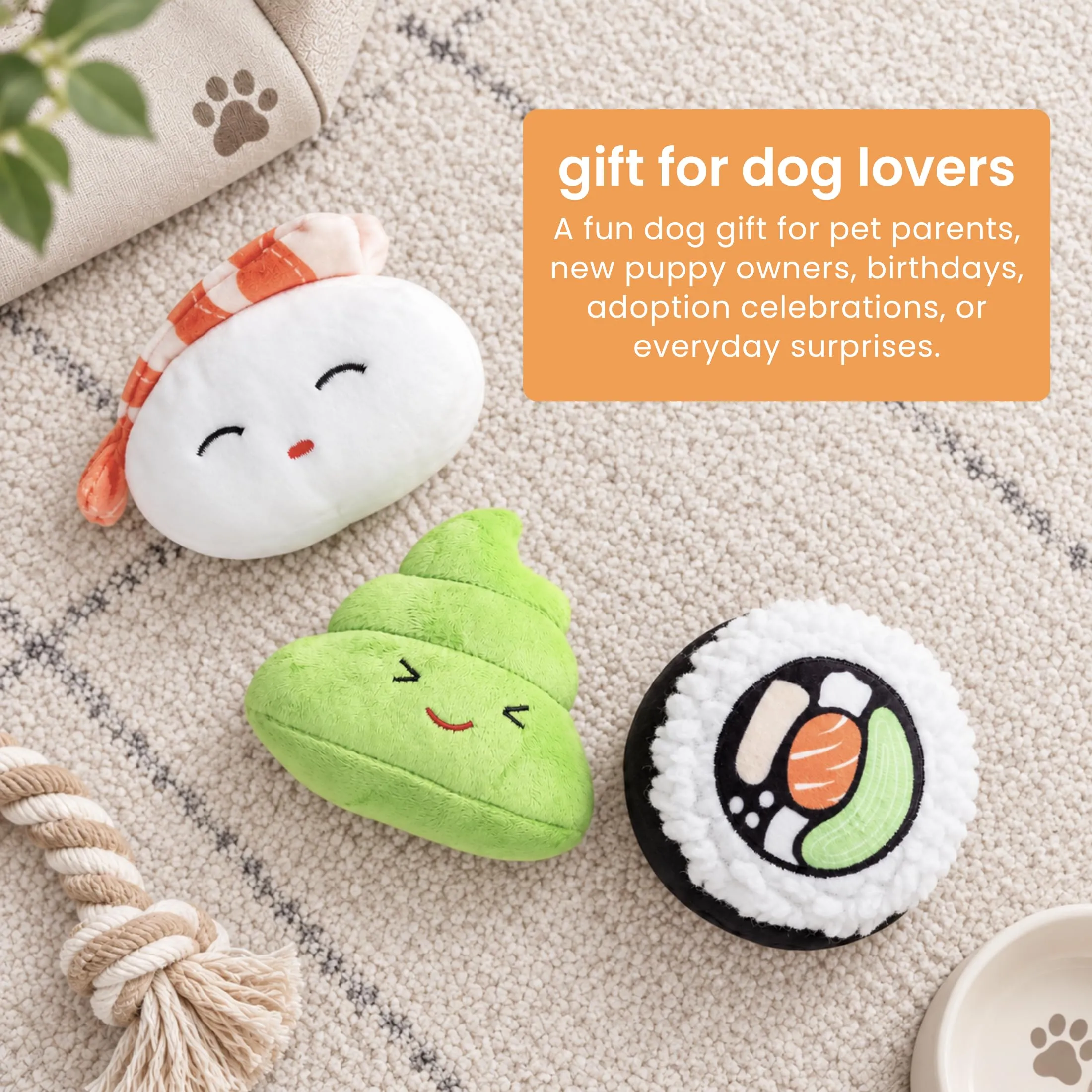 Pearhead Sushi Pet Toys - Set di 3 giocattoli per cani in peluche, per il proprietario di animali domestici deve avere accessorio per cani, morbidi giocattoli che squittiano, set di 3 - immagine 4
