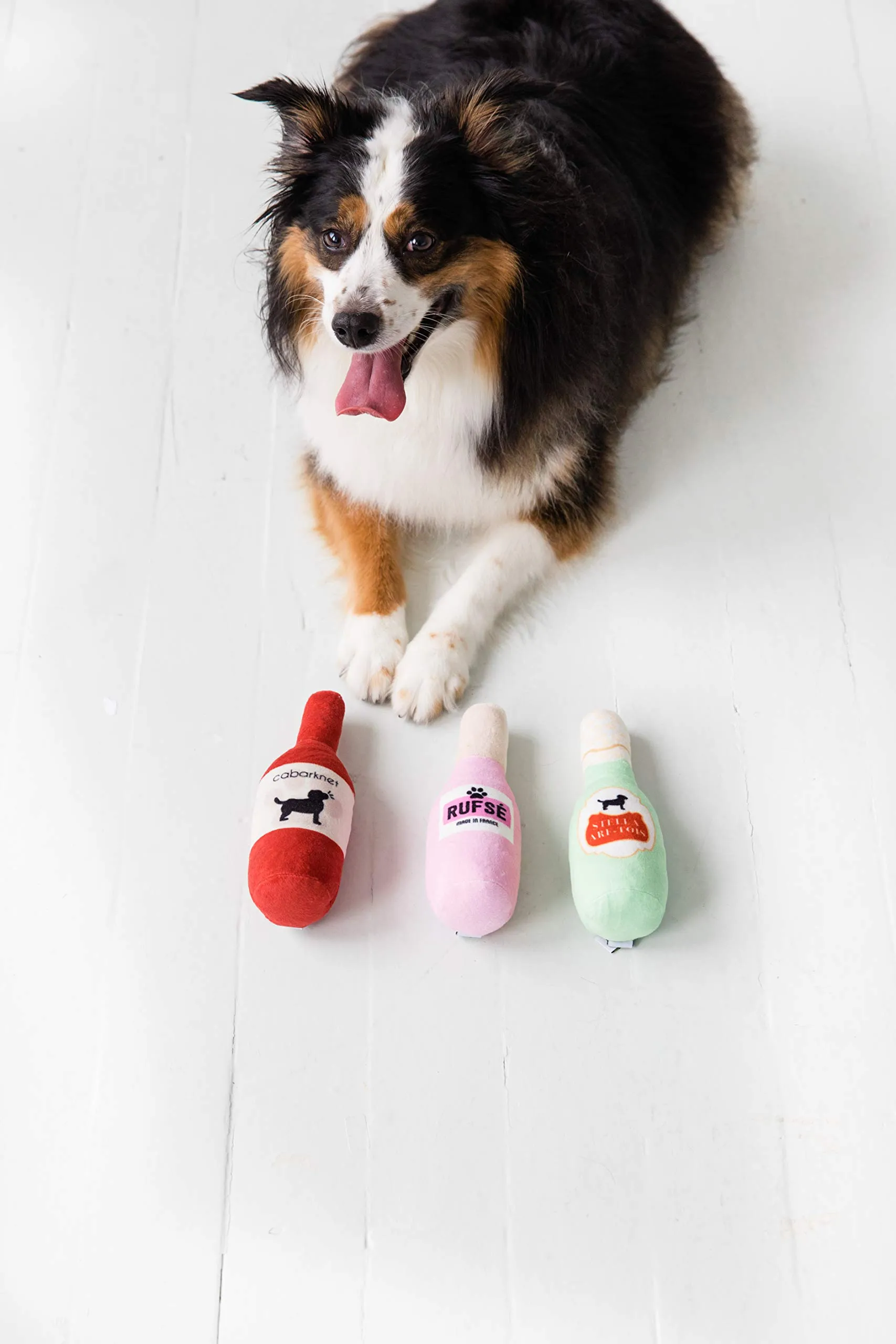 Pearhead Set di 3 giocattoli per cani in peluche, birra, vino e rosa, giocattoli per cani, regalo per genitori di animali domestici, set di 3 giocattoli - immagine 2
