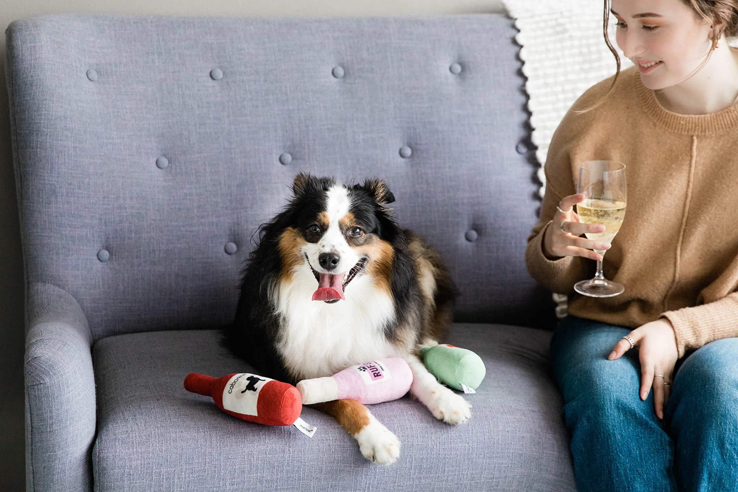 Pearhead Set di 3 giocattoli per cani in peluche, birra, vino e rosa, giocattoli per cani, regalo per genitori di animali domestici, set di 3 giocattoli - immagine 3