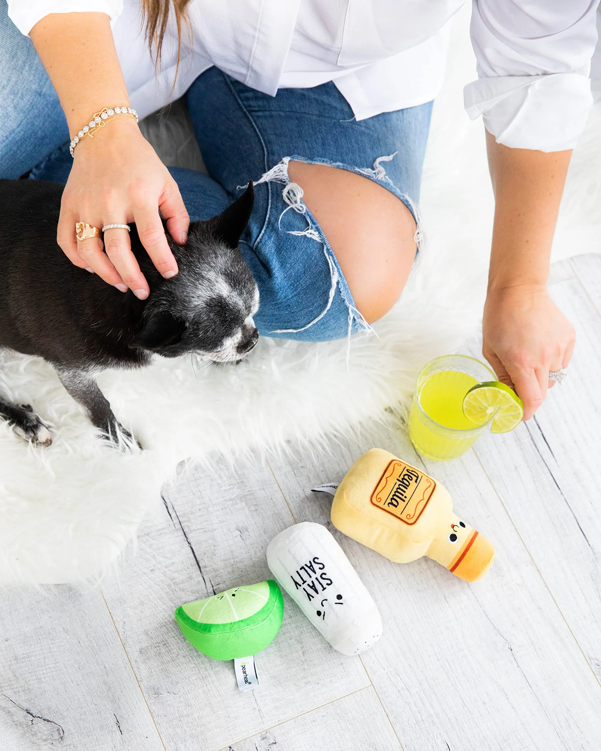 Pearhead Set di 3 giocattoli per cani in peluche Tequila Shots Tequila al sale e lime per cani, regali per genitori di animali domestici, set di 3 giocattoli - immagine 7