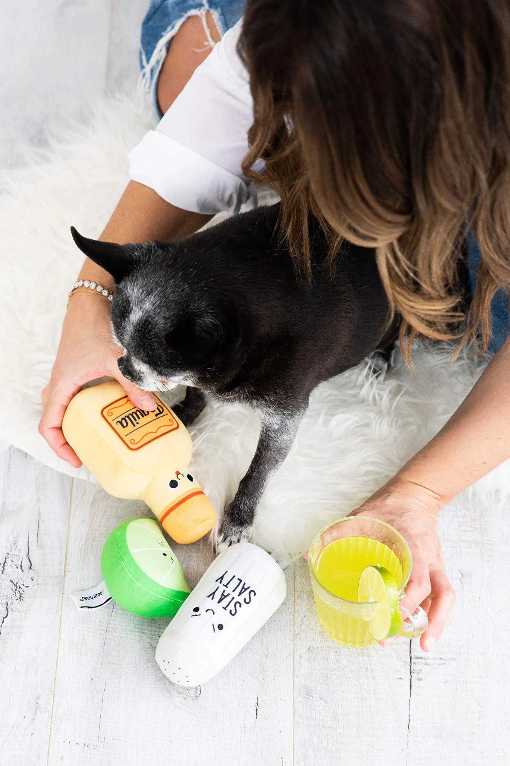 Pearhead Set di 3 giocattoli per cani in peluche Tequila Shots Tequila al sale e lime per cani, regali per genitori di animali domestici, set di 3 giocattoli - immagine 8