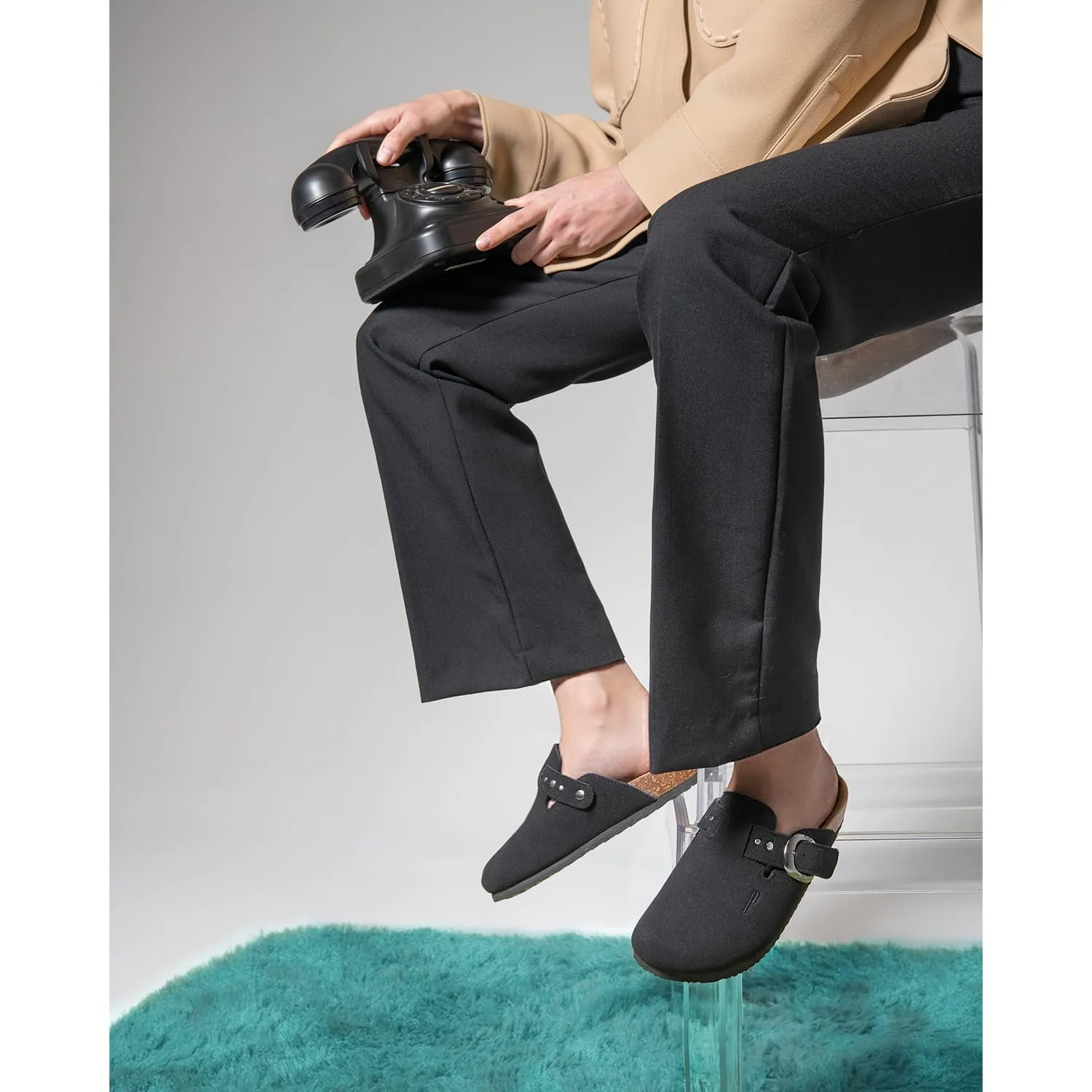 PERLETTI Sabot Donna Comode Leggere Effetto Scamosciato - Ciabatte Invernali Estive Casa Suola Antiscivolo Chiuse con Fibbia - Pantofole da Donna Sandali Comfort Borchie Ragazza (Nero, EU 40) - immagine 3