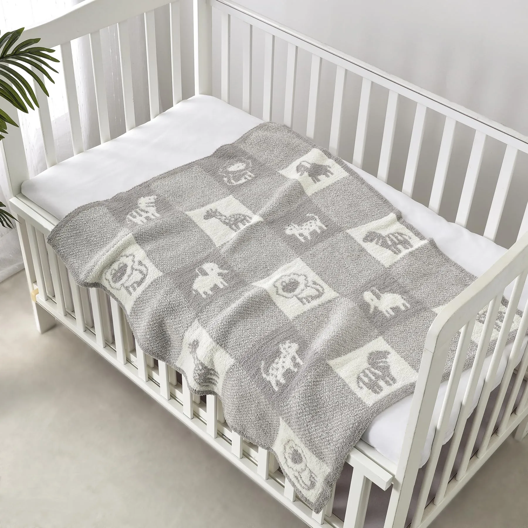 CREVENT Coperta in ciniglia morbida e calda da 30 x 40 pollici per bambine e bambini, essenziale per neonati, regalo per baby shower, colore grigio animale, 75 x 100 cm - immagine 4