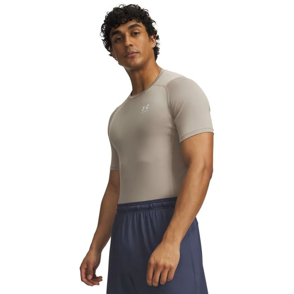 Under Armour HeatGear - Maglietta a maniche corte a compressione, da uomo, Timberwolf Taupe/Bianco, 4XL - immagine 1