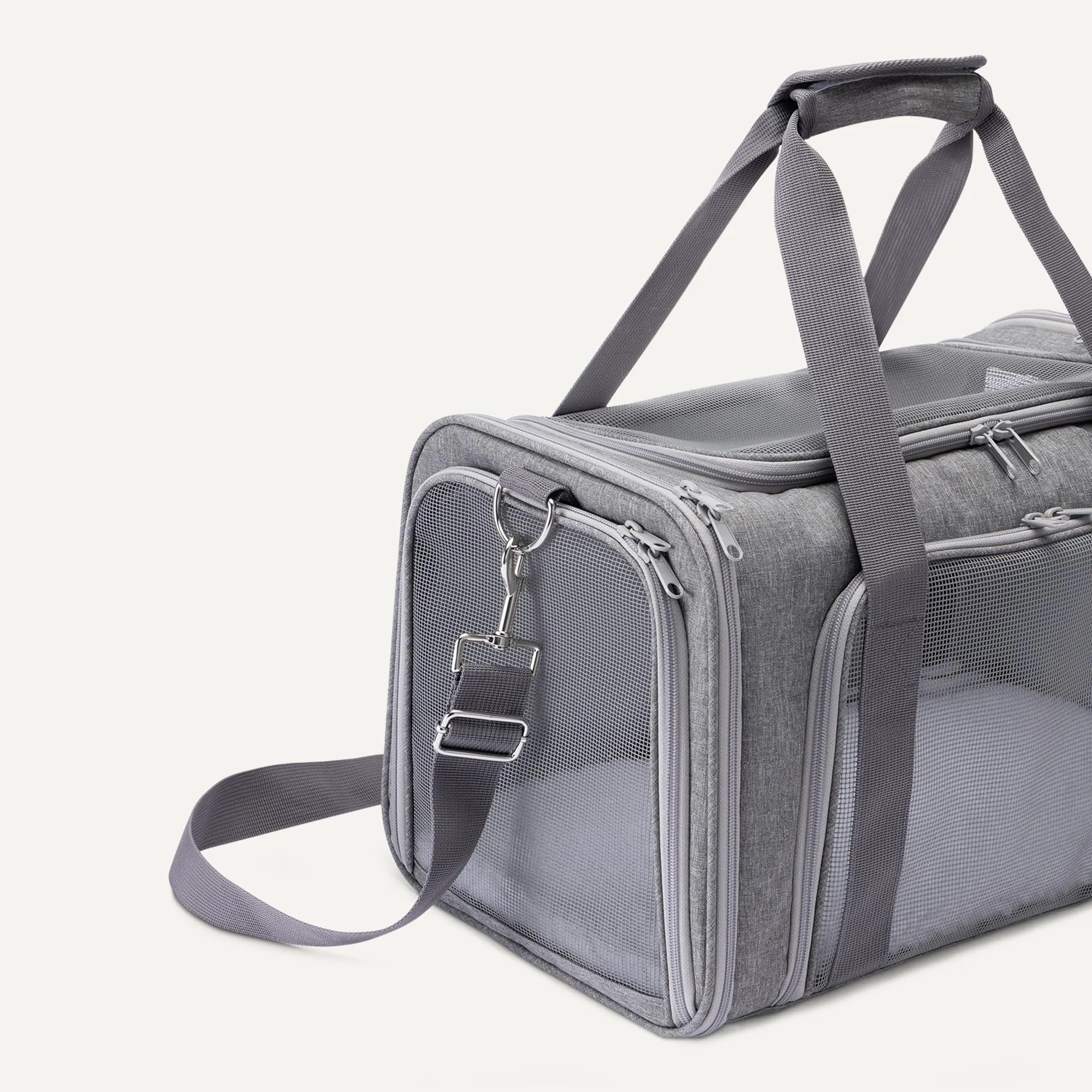 Amazon Basics -Trasportino Morbido Stile Borsa per Gatti e Cani, Tracolla Regolabile, Approvato per il Trasporto in Aereo, Pieghevole con Pannelli in Rete per la Ventilazione,43,2x 27,9x 27,9cm,Grigio - immagine 3