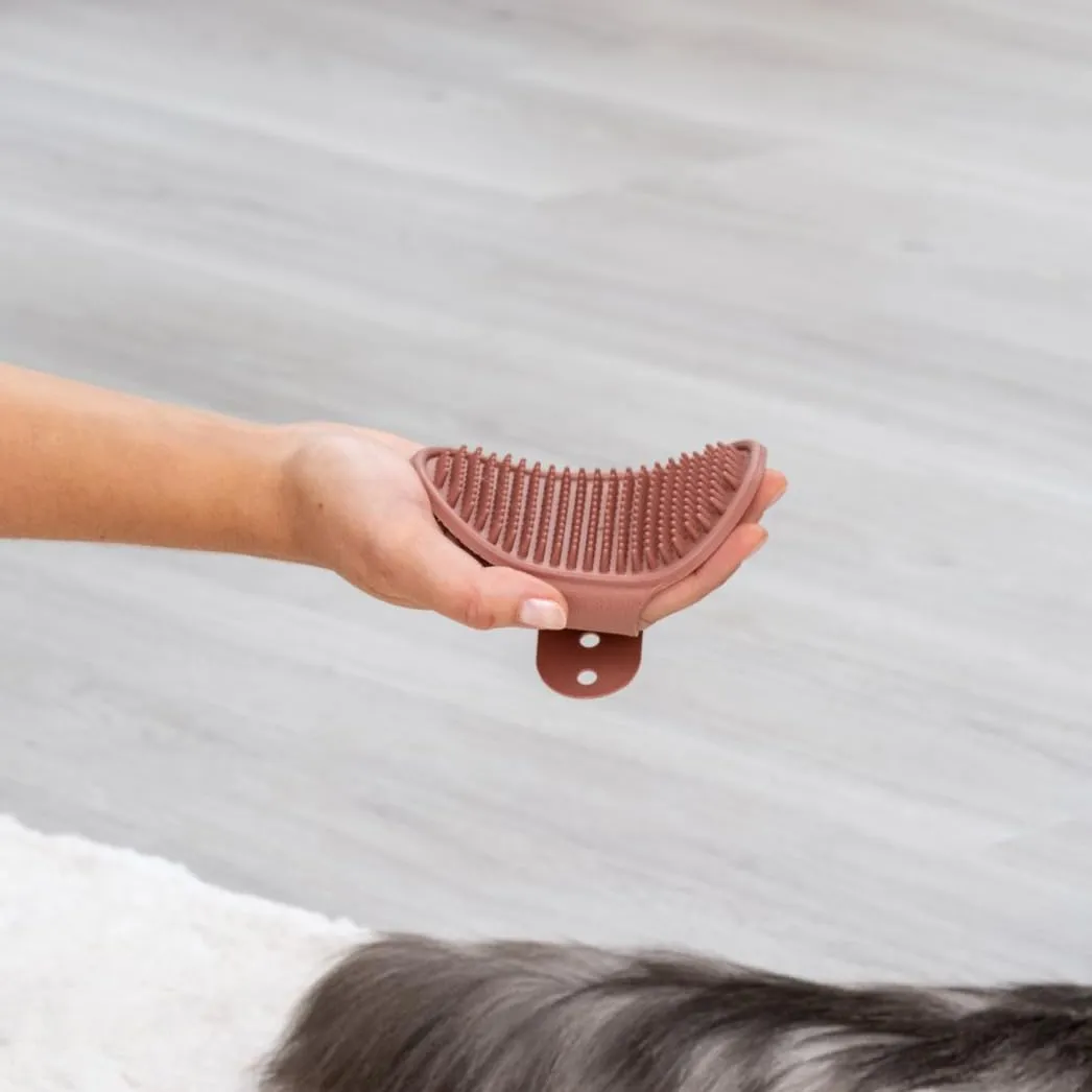 Fackelmann Spazzola massaggiante per animali, ideale per favorire il benessere del manto, riutilizzabile, lavabile a mano, leggera e perfetta per cani e gatti - immagine 6