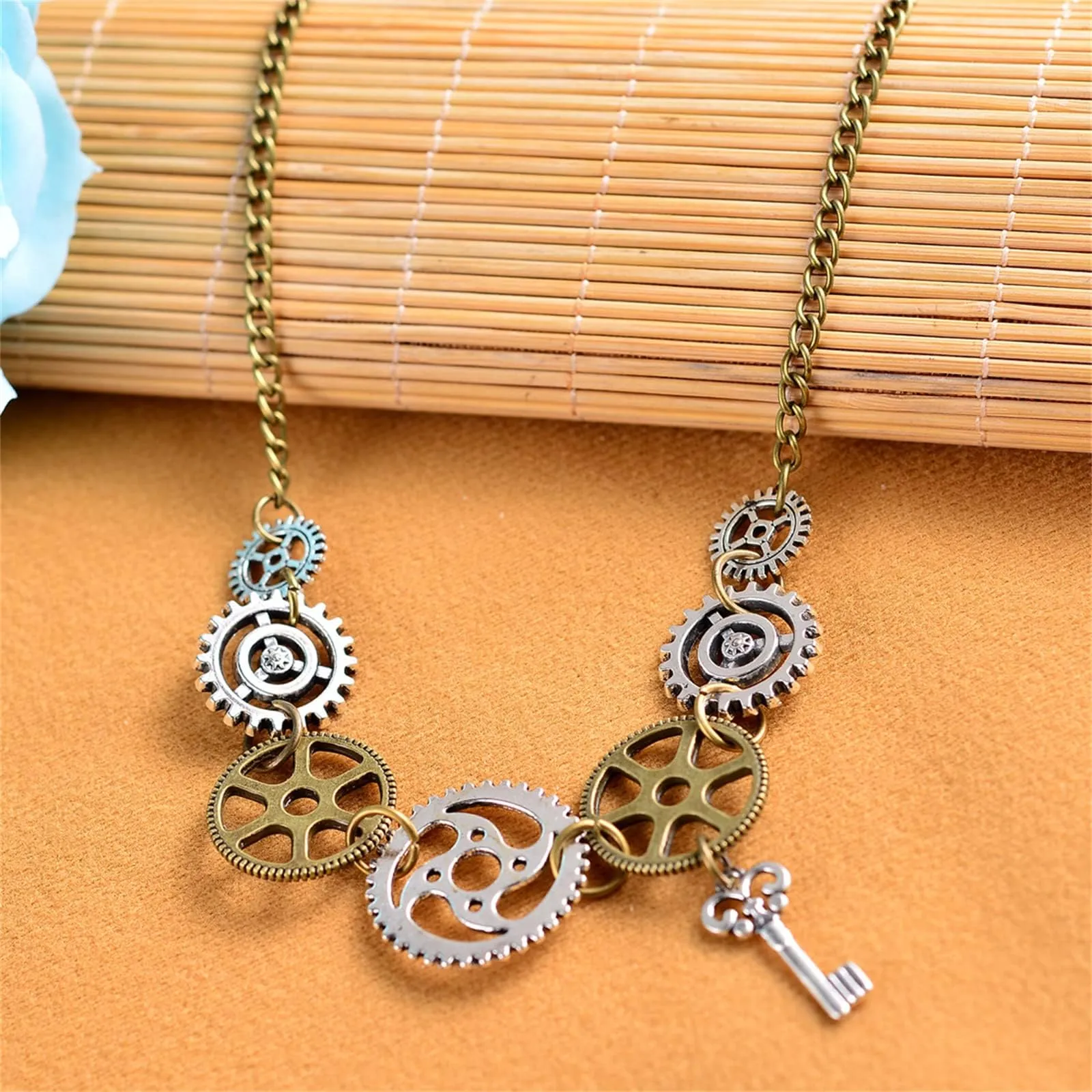 LQTSLFM Set Accessori Steampunk, Collana Steampunk, Orecchini Ingranaggio, Set di Gioielli Punk Vintage, Collana a Catena con Ruote Dentate in Metallo, Accessori per Cosplay, Carnevale, Feste (B) - immagine 2