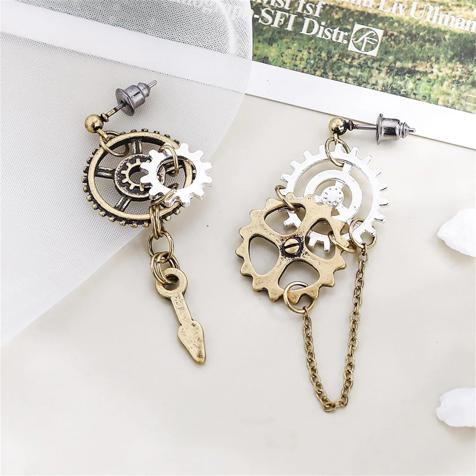 LQTSLFM Set Accessori Steampunk, Collana Steampunk, Orecchini Ingranaggio, Set di Gioielli Punk Vintage, Collana a Catena con Ruote Dentate in Metallo, Accessori per Cosplay, Carnevale, Feste (A) - immagine 2