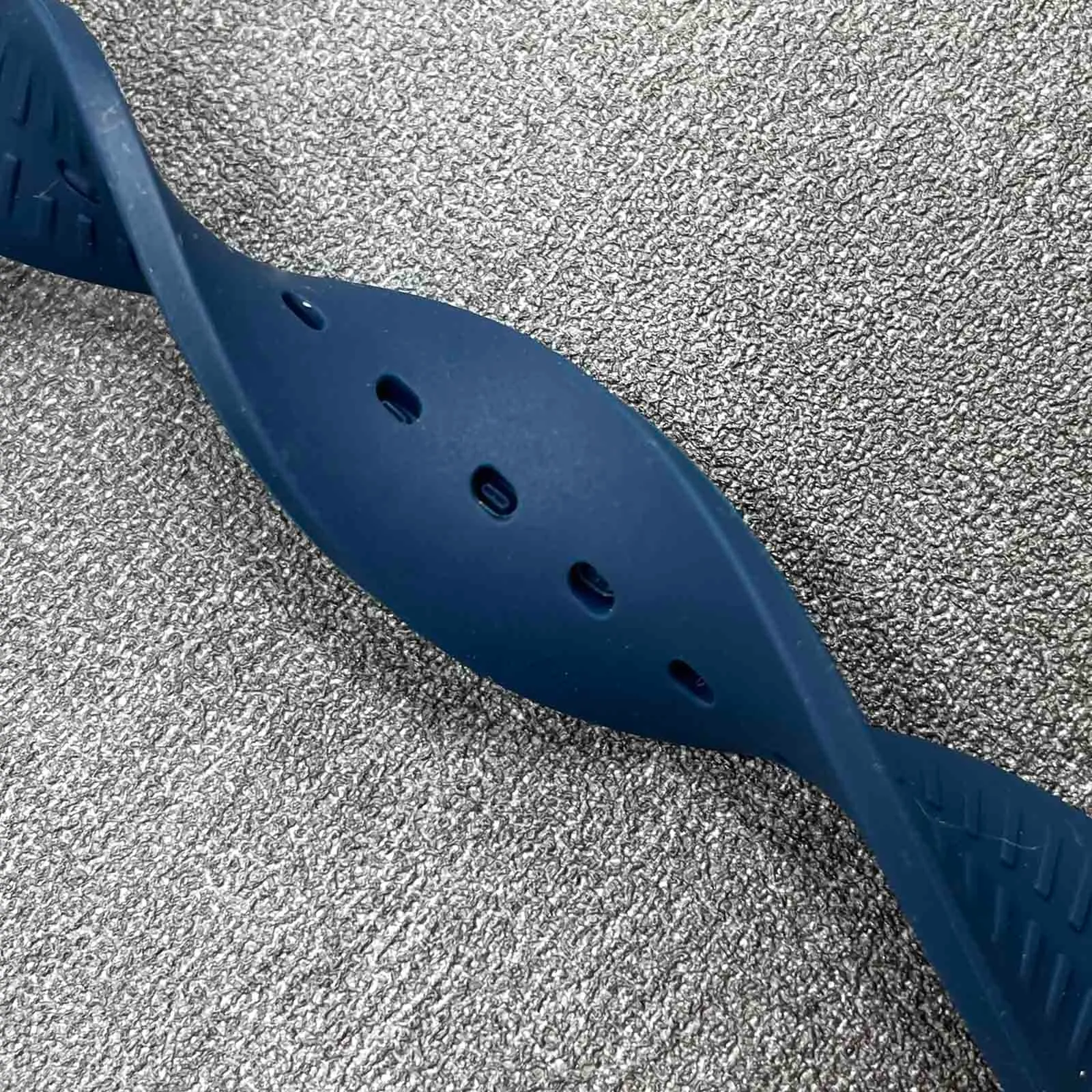 Rihahisy Cinturino in gomma di silicone con fibbia in acciaio inossidabile color argento per orologio/orologio Swatch(17mm, Purplish Blue) - immagine 2