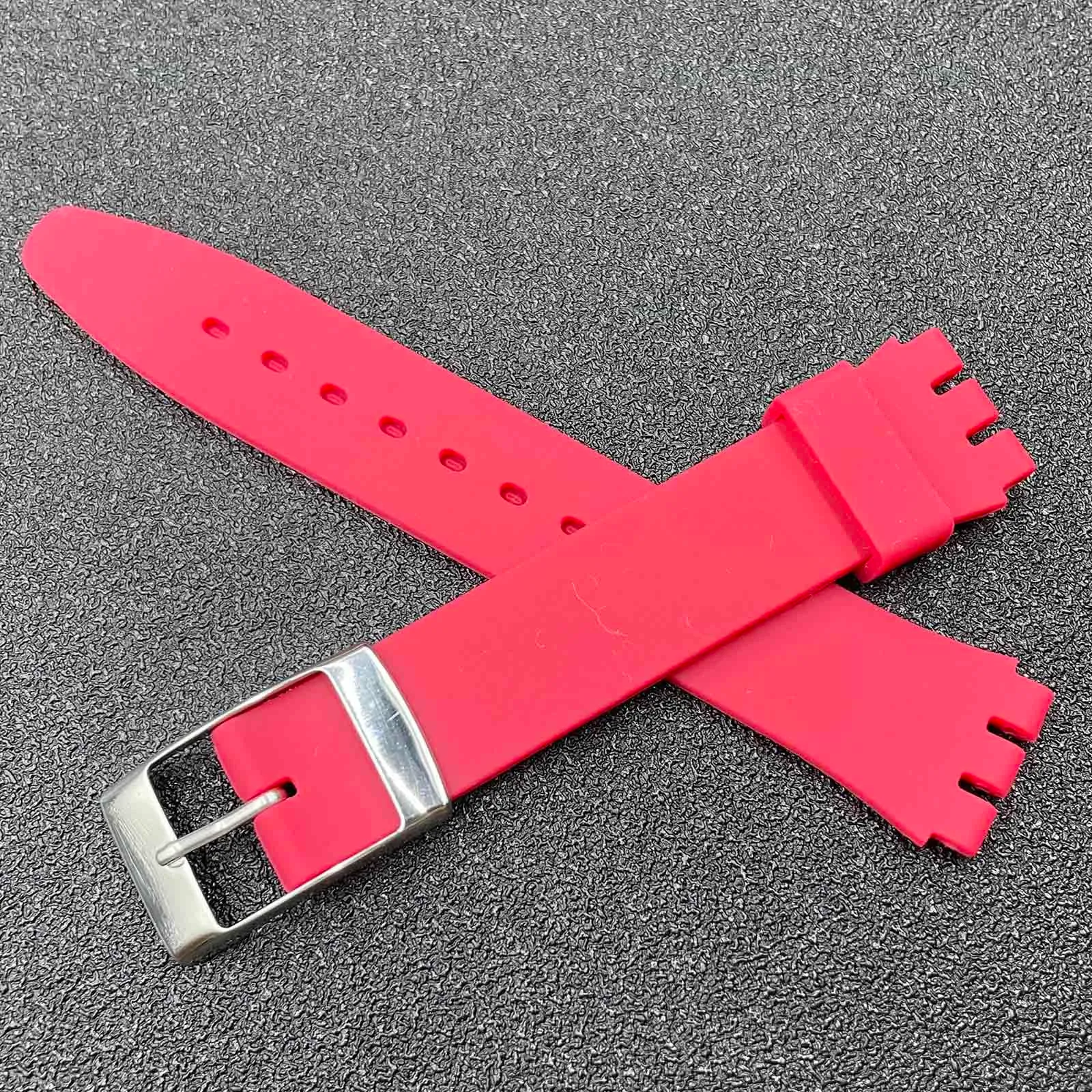 Rihahisy Sostituzione cinturino in gomma siliconica/cinturino per orologio con fibbia in acciaio inox argento per Swatch, 17 mm - immagine 2