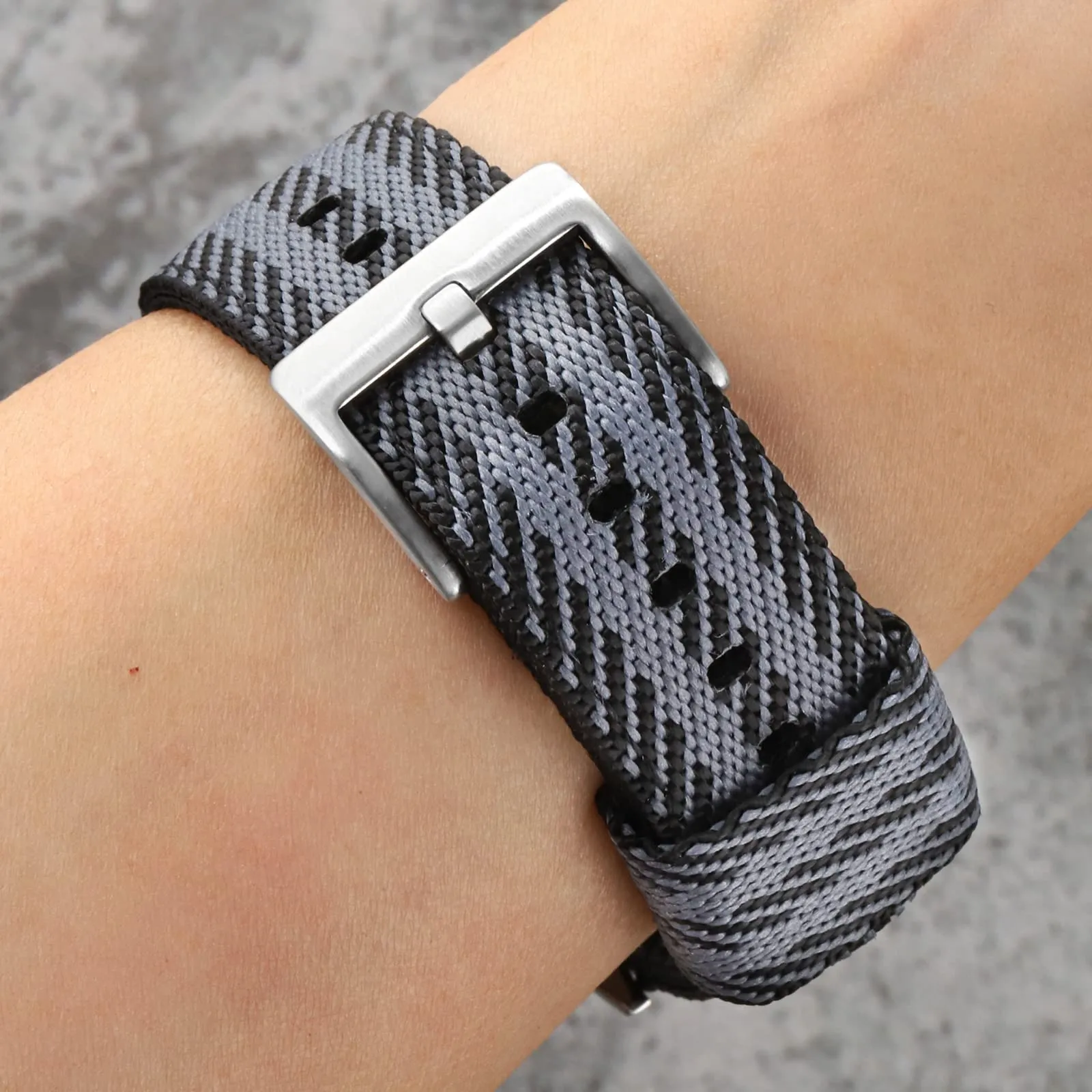 watchdives Cinturino in Nylon per Uomo e Donna 18mm 20mm 22mm, Cinturino Militare a Sgancio Rapido con Fibbia in Acciaio Inossidabile Resistente - immagine 6