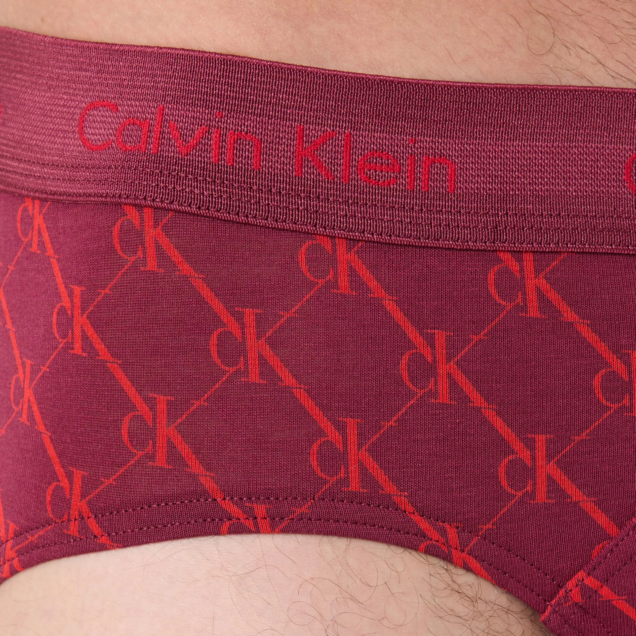 Calvin Klein Uomo Hip Brief 3Pk 0000U2661G Rosso (Grisaille/monogramma AOP Stabilito) L - immagine 3