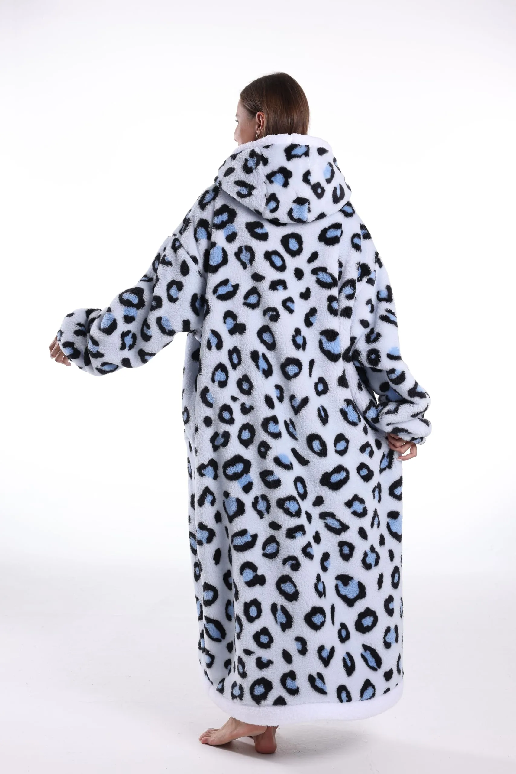 Yzehomijia Coperta portatile con cappuccio, per donne e adulti, coperta con maniche, morbida e calda da indossare come regalo per fidanzata, mamma o mamma koala (Grey Leopard Print) - immagine 4