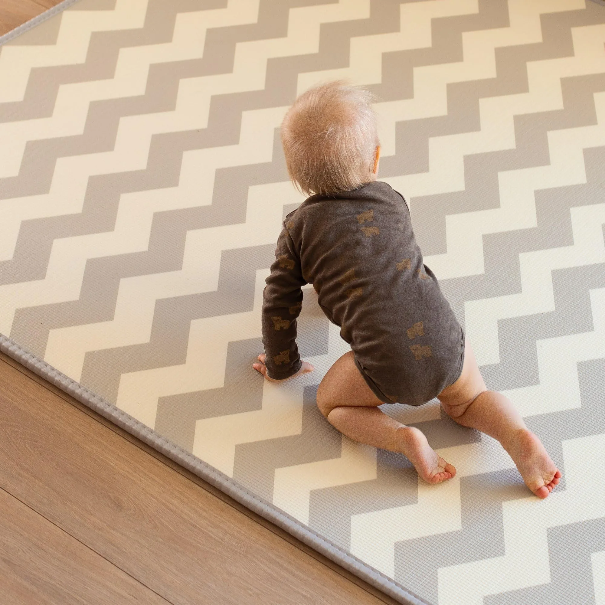 Mamabrum Tappetino da gattonamento pieghevole per bambini - Tappetino da gioco con motivo a zigzag e città, 150 x 180 x 2,0 cm, design su entrambi i lati, superficie antiscivolo in schiuma XPE - immagine 5