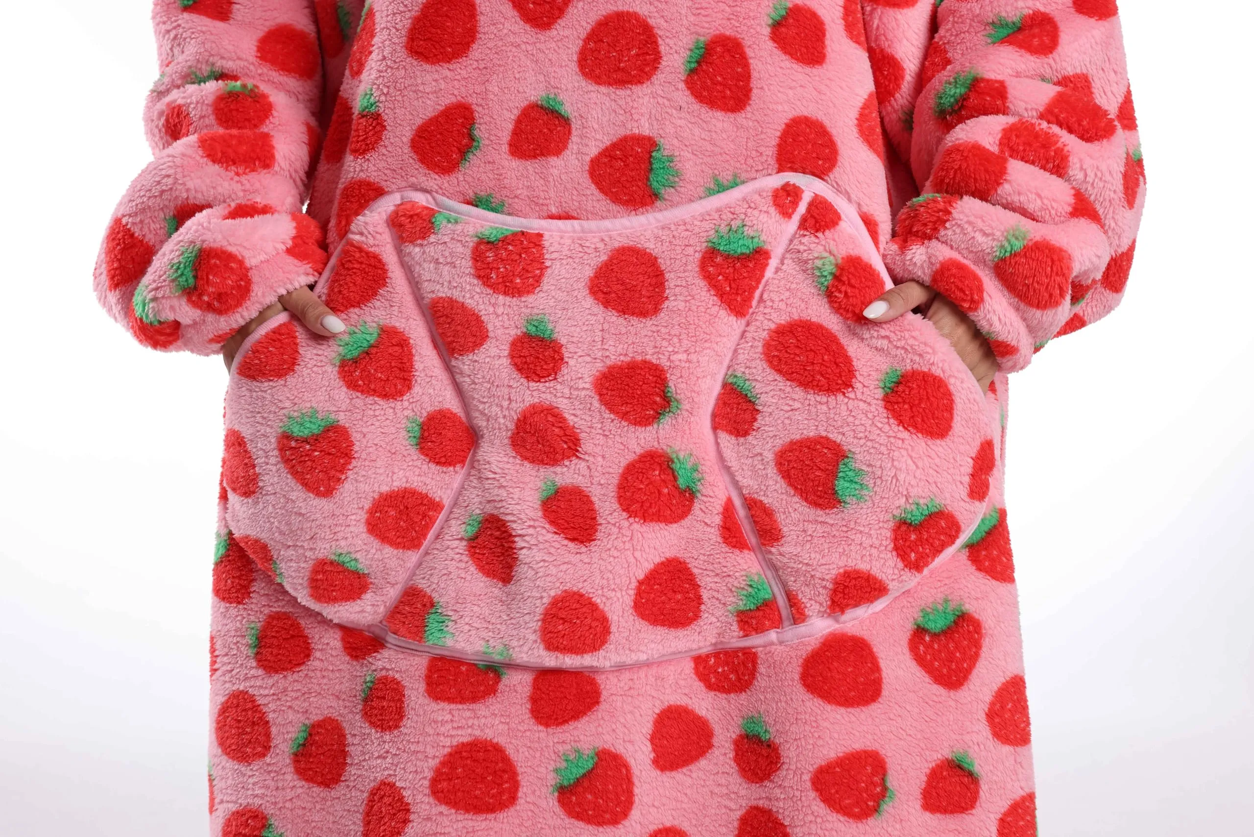 Yzehomijia Coperta portatile con cappuccio, per donne e adulti, coperta con maniche, morbida e calda da indossare come regalo per fidanzata, mamma o mamma koala (Strawberry2) - immagine 5
