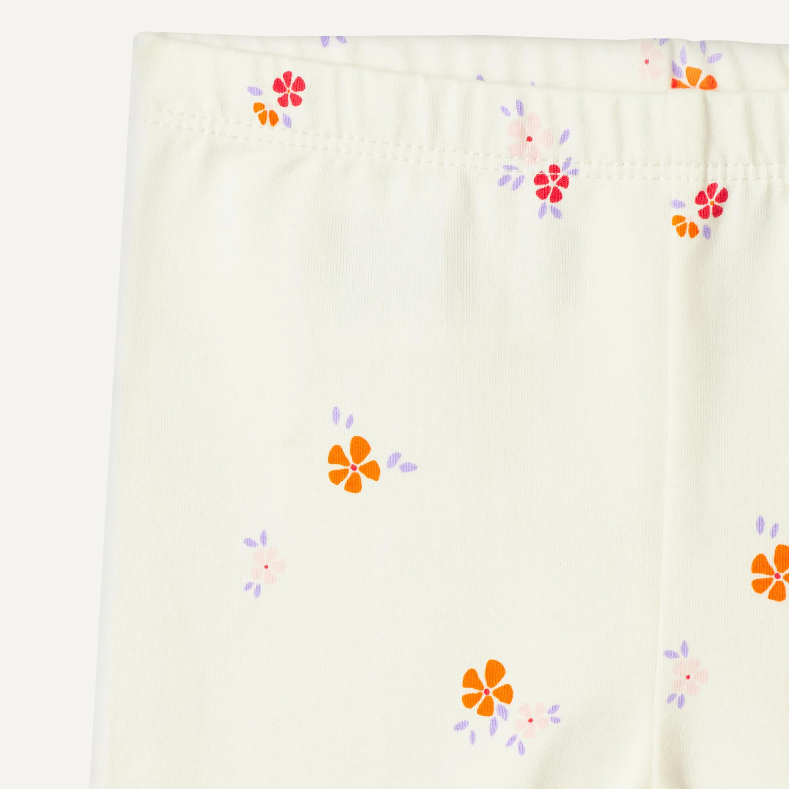 Amazon Essentials x Sofia Grainge Leggings alla Caviglia Traspiranti in Cotone Bambine e ragazze, Confezione da 3, Fiori Rosa Chiaro/Avorio, 4 anni - immagine 5