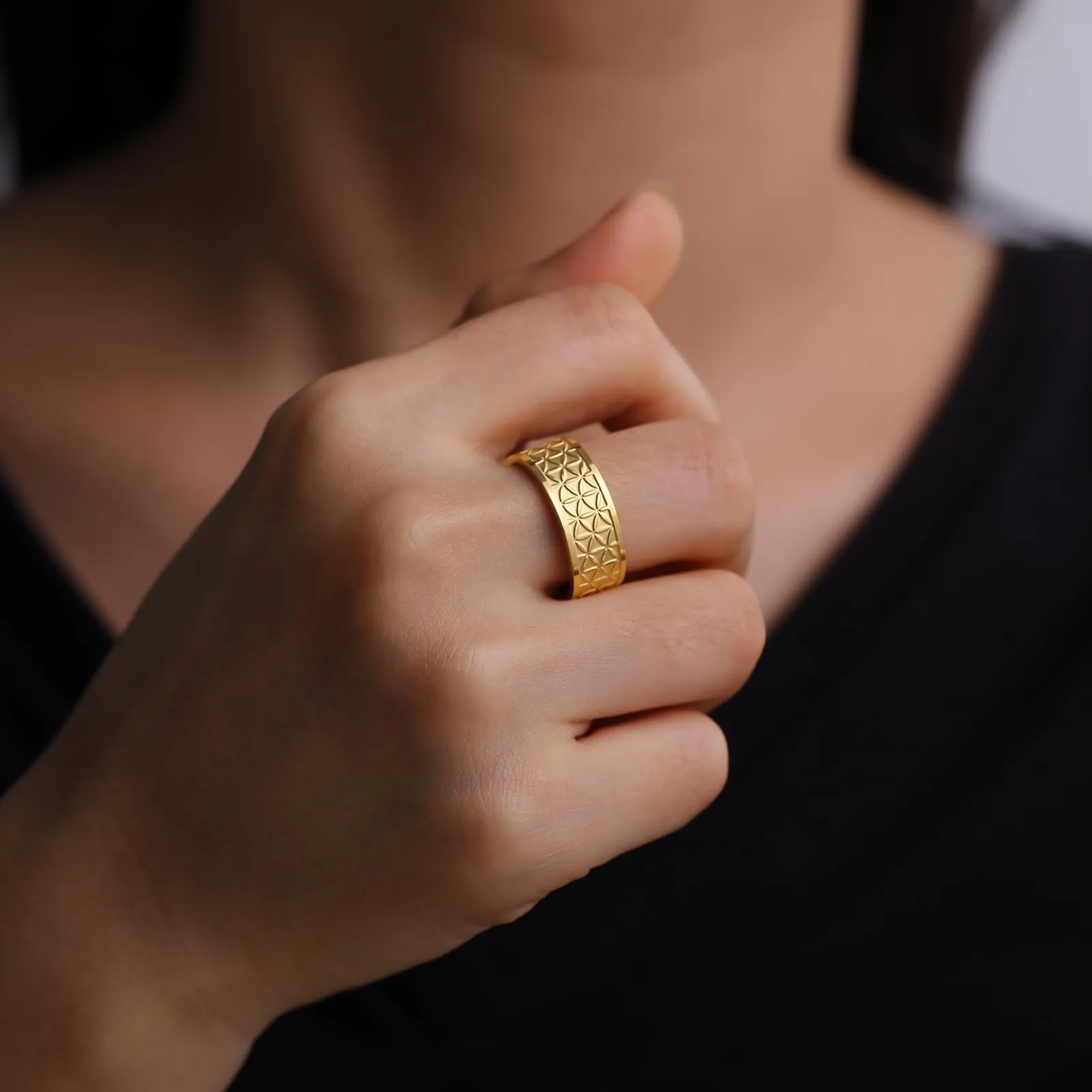 kkjoy Anello Fiore della Vita in Acciaio Inox Anello a Fascia con Sei Petali Anello Promessa Gioielli per Donne Affascinanti Signore - immagine 4