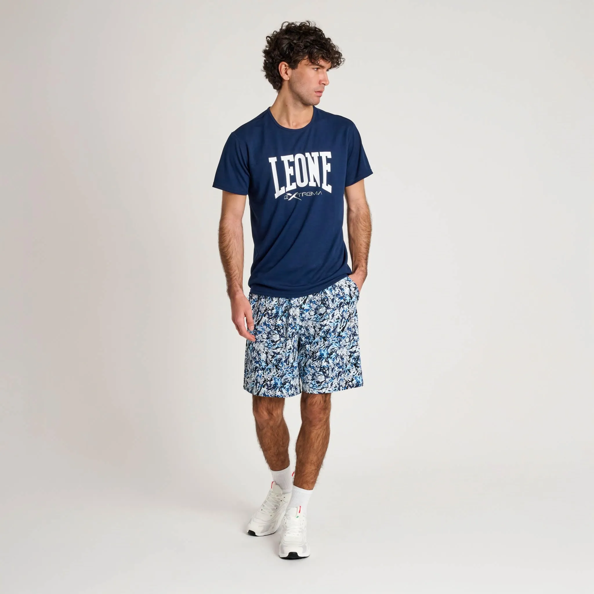 LEONE 1947 ABX106 T-Shirt Uomo Logo, Maglia Palestra Fitness Training Bodybuilding, 100% Poliestere Polymesh, Blu Scuro, Taglia S - immagine 2