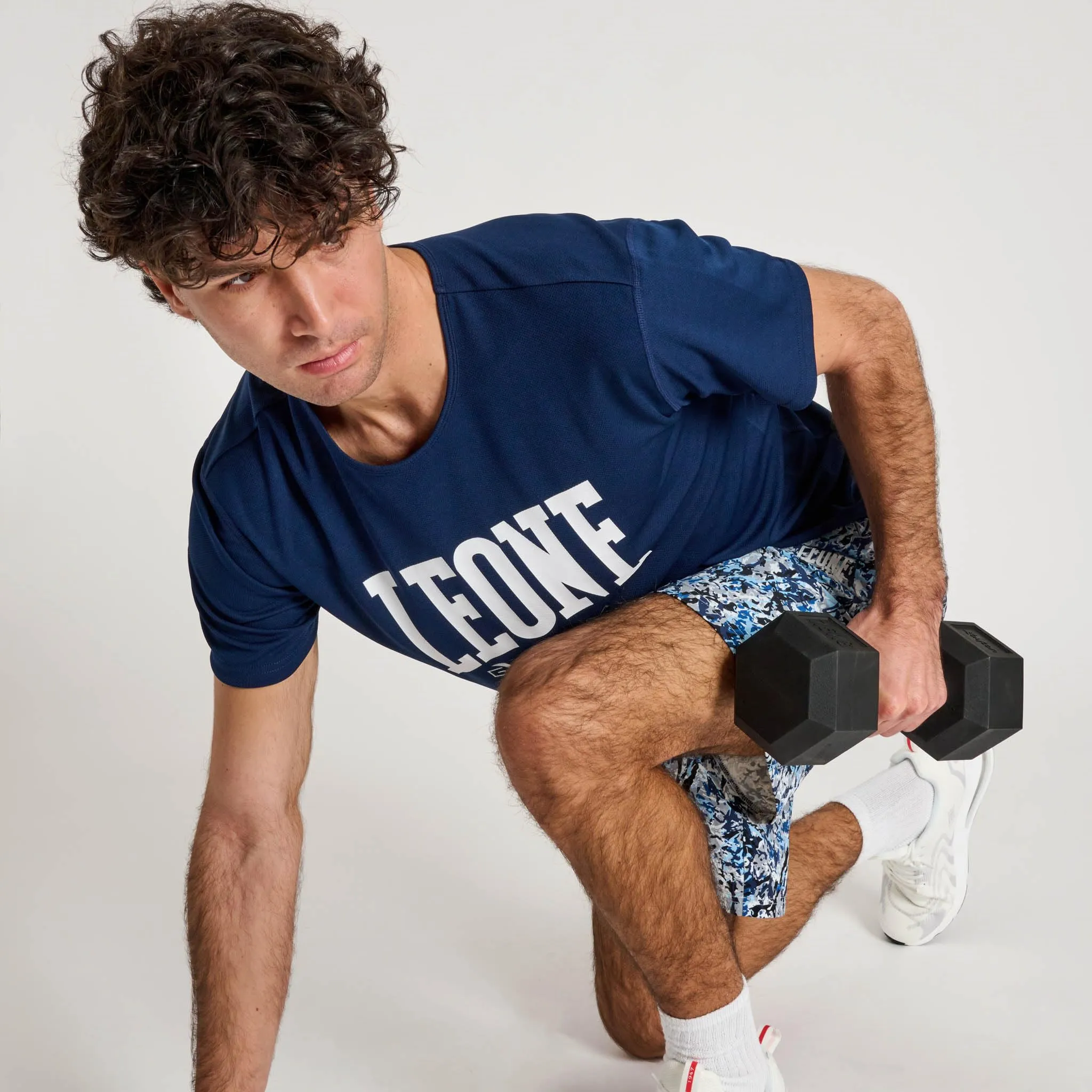 LEONE 1947 ABX106 T-Shirt Uomo Logo, Maglia Palestra Fitness Training Bodybuilding, 100% Poliestere Polymesh, Blu Scuro, Taglia XS - immagine 3