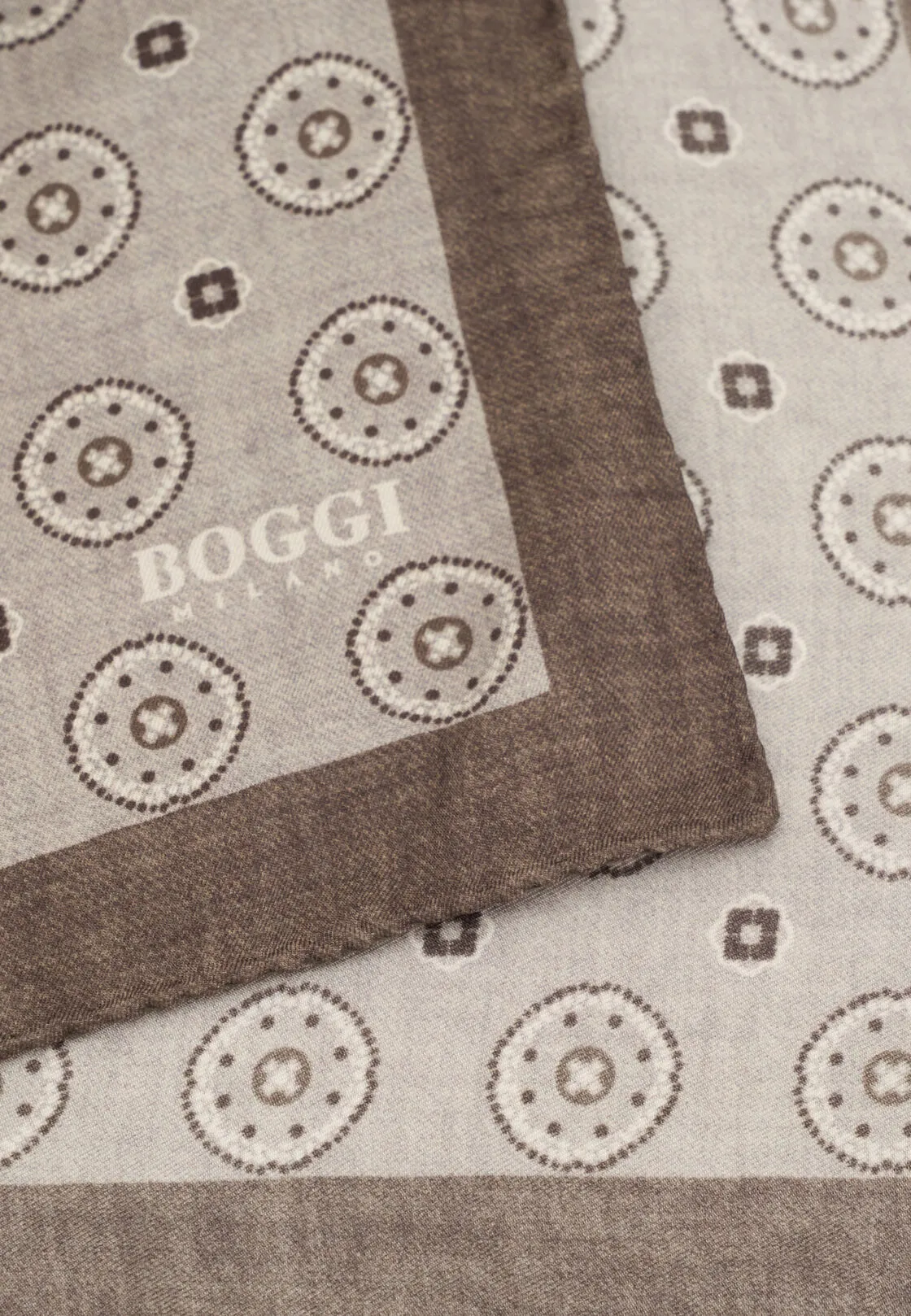 Boggi, Pochette Stampa Motivo Medaglioni In Seta, Uomo, Grigio - immagine 3