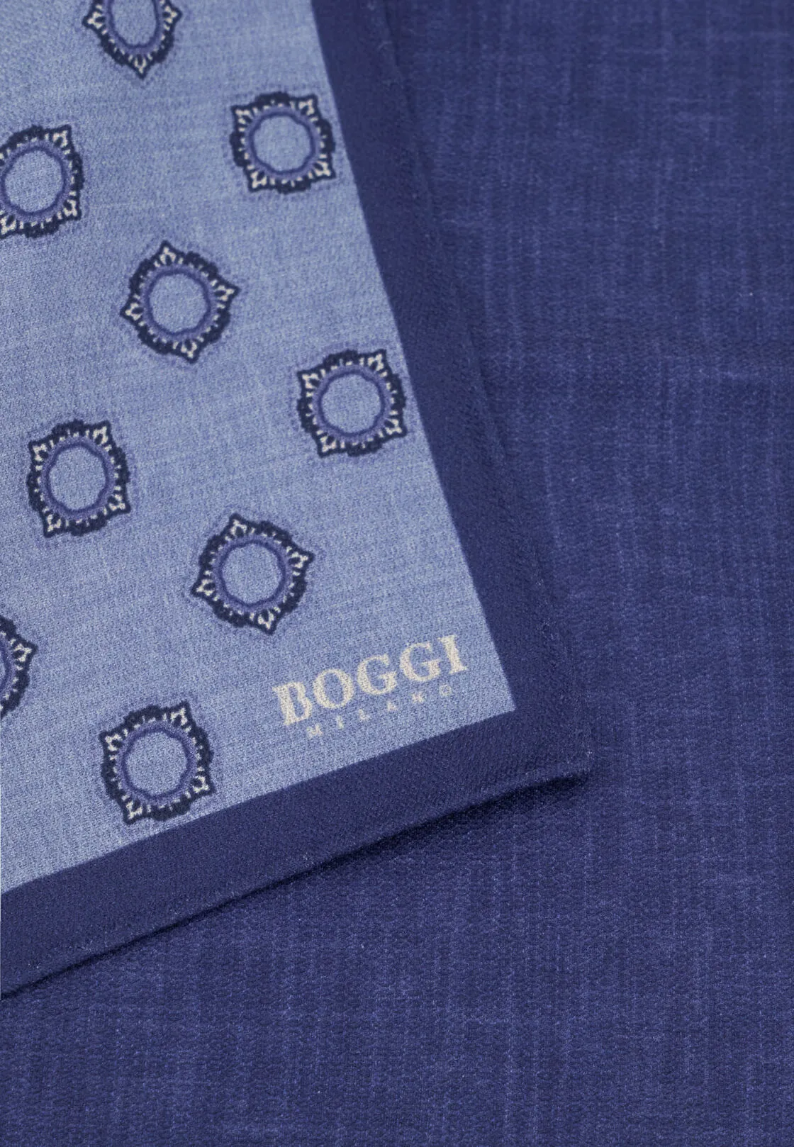 Boggi, Pochette Doppia Stampa Motivo Medaglioni In Seta, Uomo, Azzurro - immagine 3