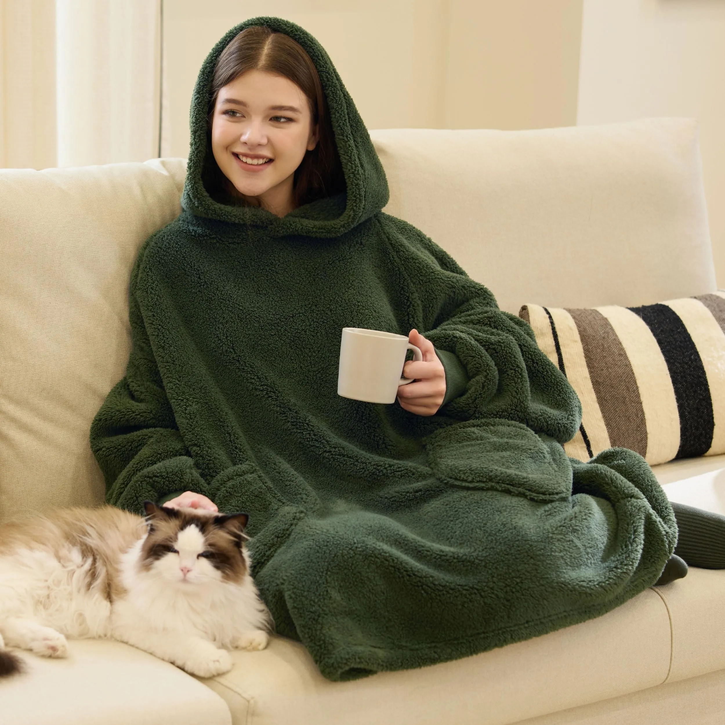 Bedsure Coperta con Cappuccio e Maniche Regalo Verde scuro - 95x85cm - immagine 8