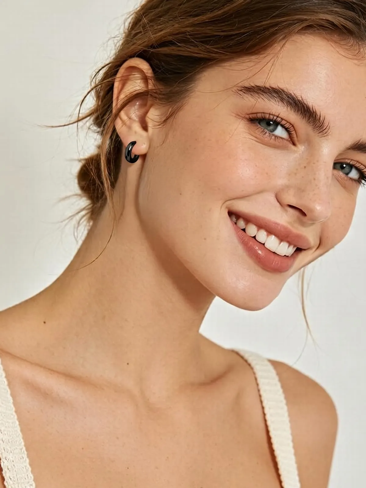 Silvora 10mm Orecchini Donna a Cerchio Nero Piccoli - immagine 2