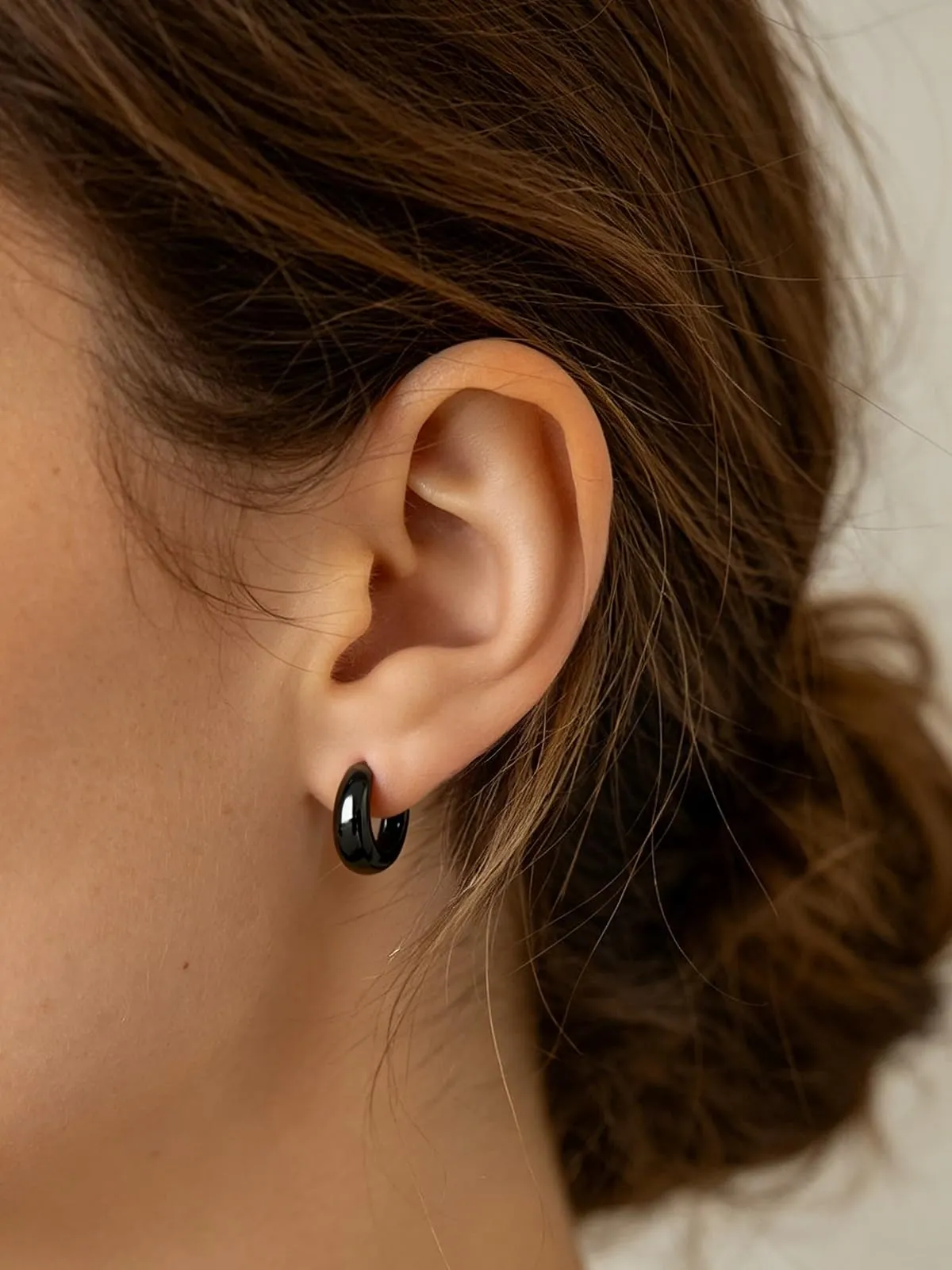 Silvora 10mm Orecchini Donna a Cerchio Nero Piccoli - immagine 3