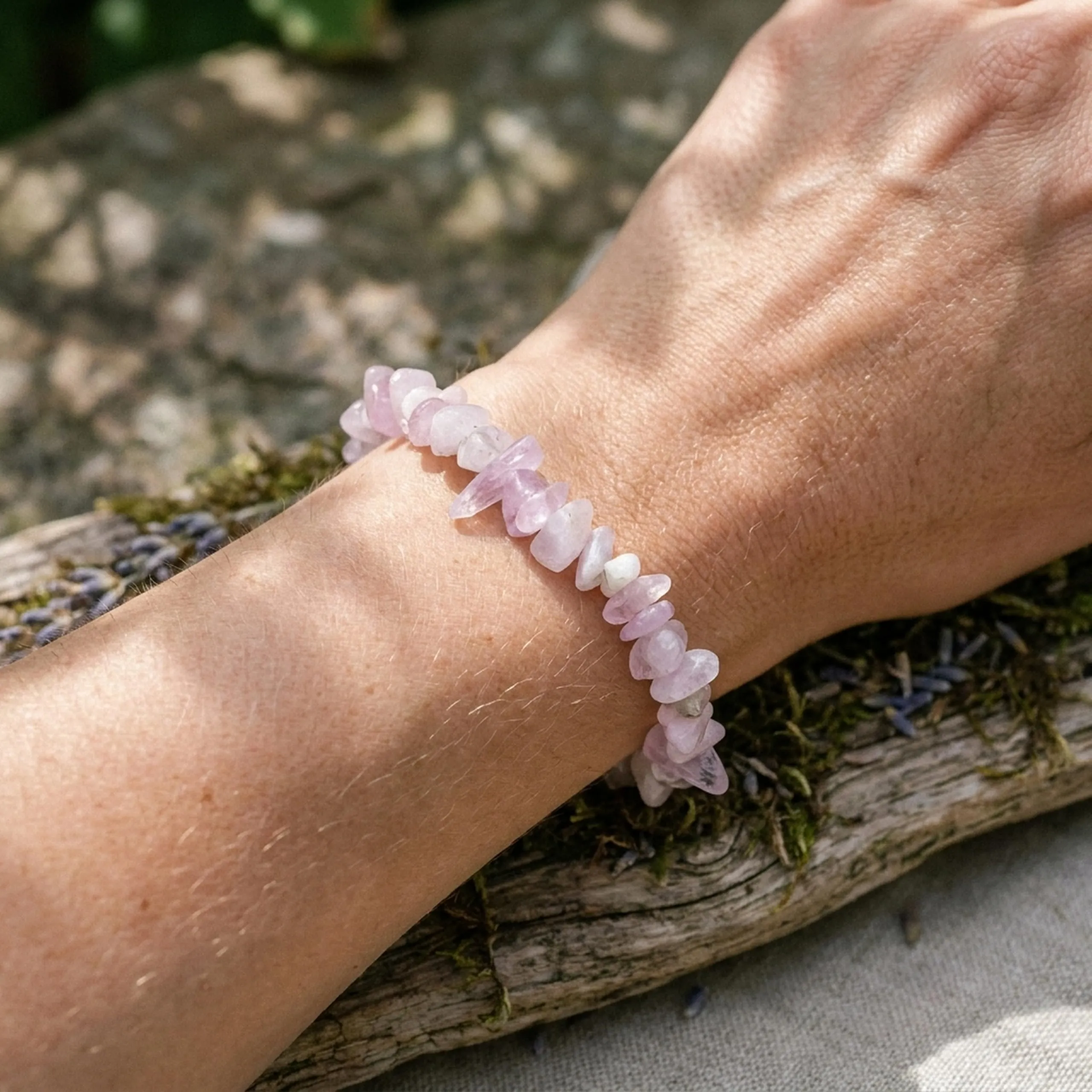 Lebensquelle Plus Bracciale popolare a schegge | Bracciale elastico artigianale a schegge | Vera pietra naturale (Kunzite) - immagine 2