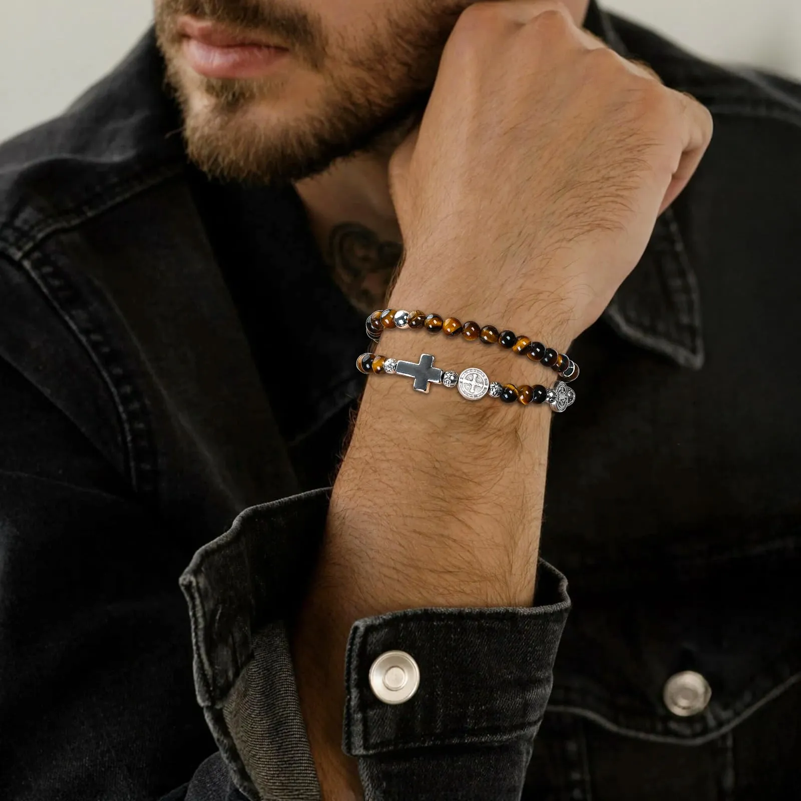 SHIEAGLELD Bracciale Occhio di Tigre Uomo, Bracciali Rosario Cattolica da con Croce e Medaglione di San Benedetto, Braccialetto Ematite Naturale Regalo Spirituale per Papà, Marito, Bambino, Marrone - immagine 4