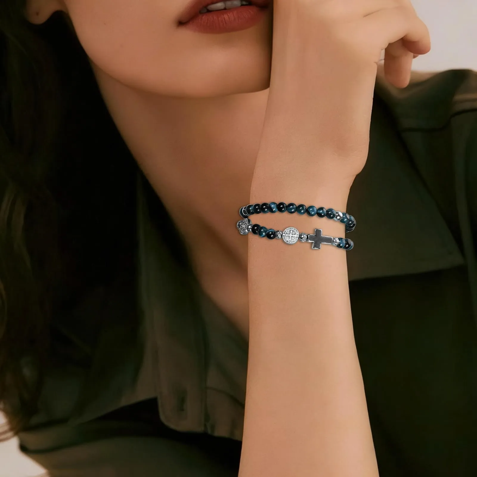 SHIEAGLELD Bracciale Occhio di Tigre Uomo, Bracciali Rosario Cattolica da con Croce e Medaglione di San Benedetto, Braccialetto Ematite Naturale Regalo Spirituale per Papà, Marito, Bambino, Blu - immagine 5