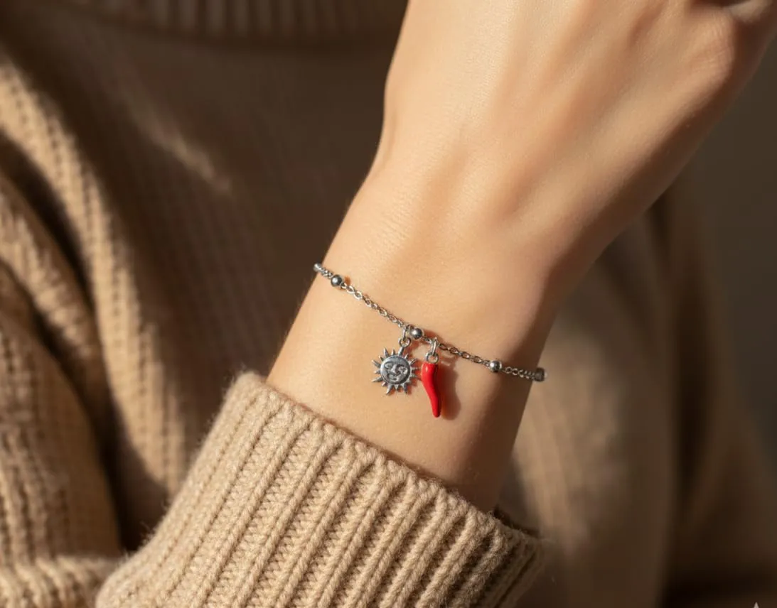 Bracciale donna acciaio con charm e corno portafortuna (sole argento) - immagine 2