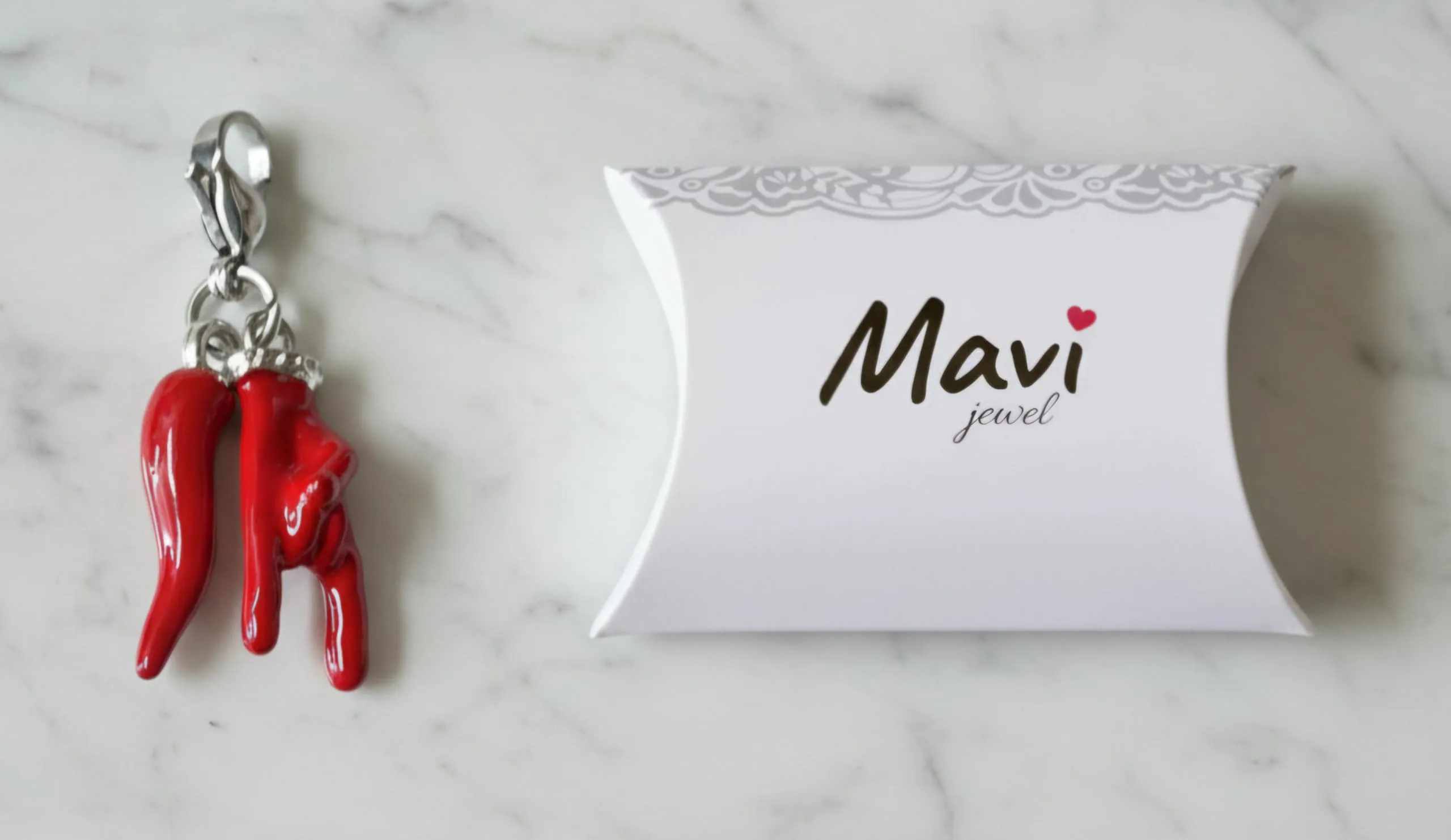 Mavi jewel pendolo corna portafortuna in acciaio con scatola (rosso) - immagine 2