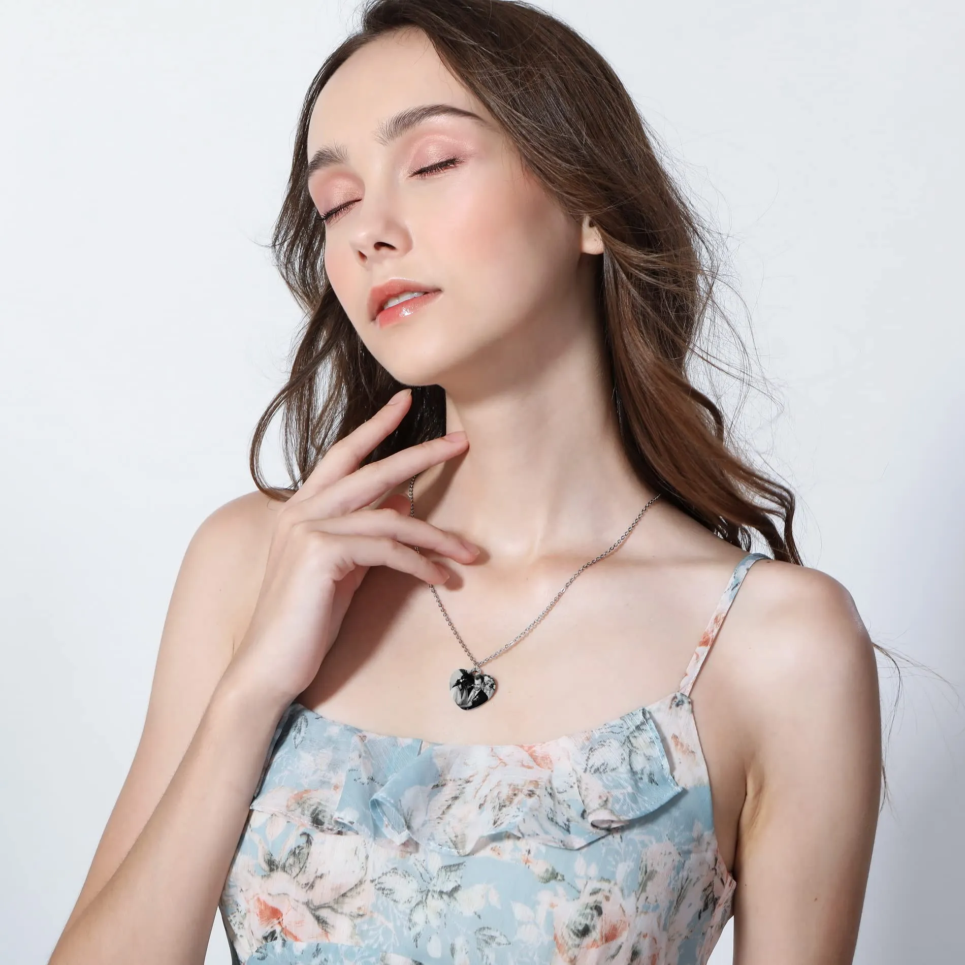 OTXIXTO Ciondolo Cuore Personalizzato per Donne Incisione Nome/Testo/Data Collana con Immagine in Bianco e Nero per Coppie dell'Acciaio Inossidabile Amanti Gioielli Regali Damigella D'onore(Argento 25 - immagine 2