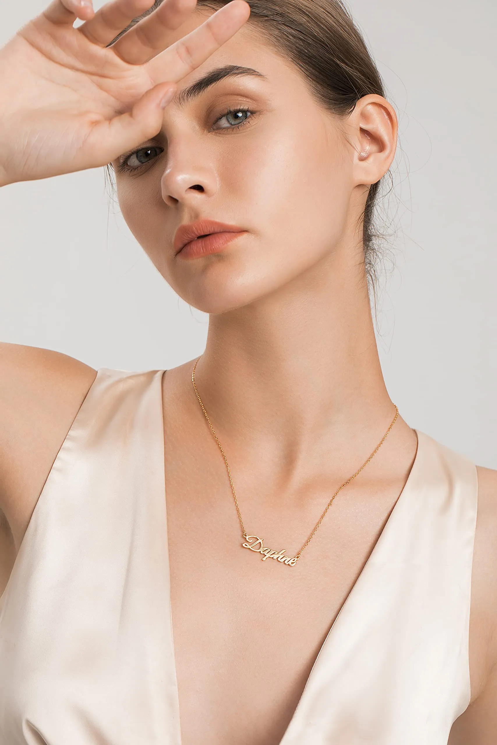 UMAGICBOX Collana Nome Personalizzata in Oro 18K Esther - Pendente Personalizzabile Inciso in Acciaio Inox per Donne - Regalo per Compleanni, Anniversari, Lauree e San Valentino - immagine 2