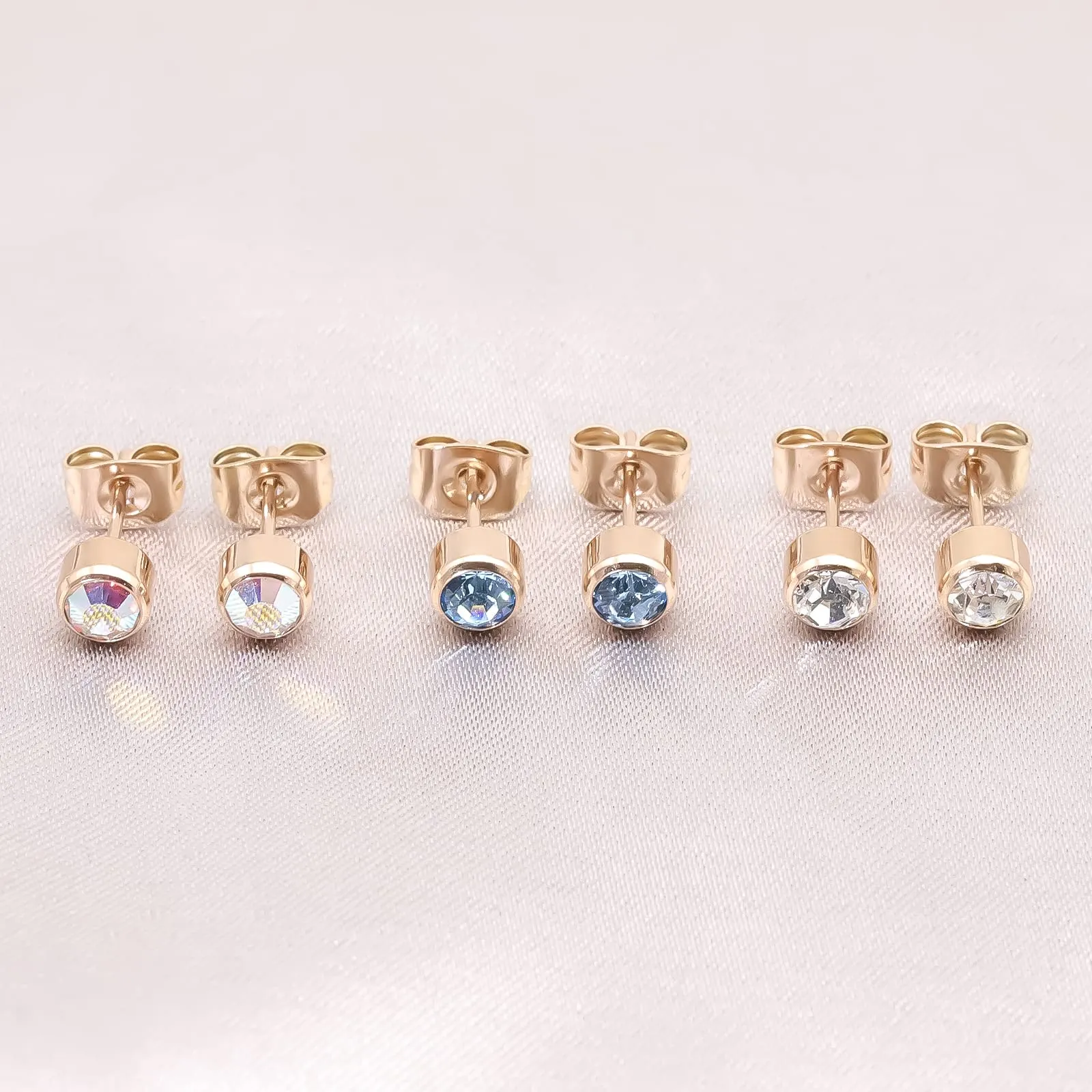 Artskin 3 paia di orecchini a perno da donna in titanio da ragazza Orecchini ipoallergenici senza nichel in oro rosa da 4 mm - immagine 4