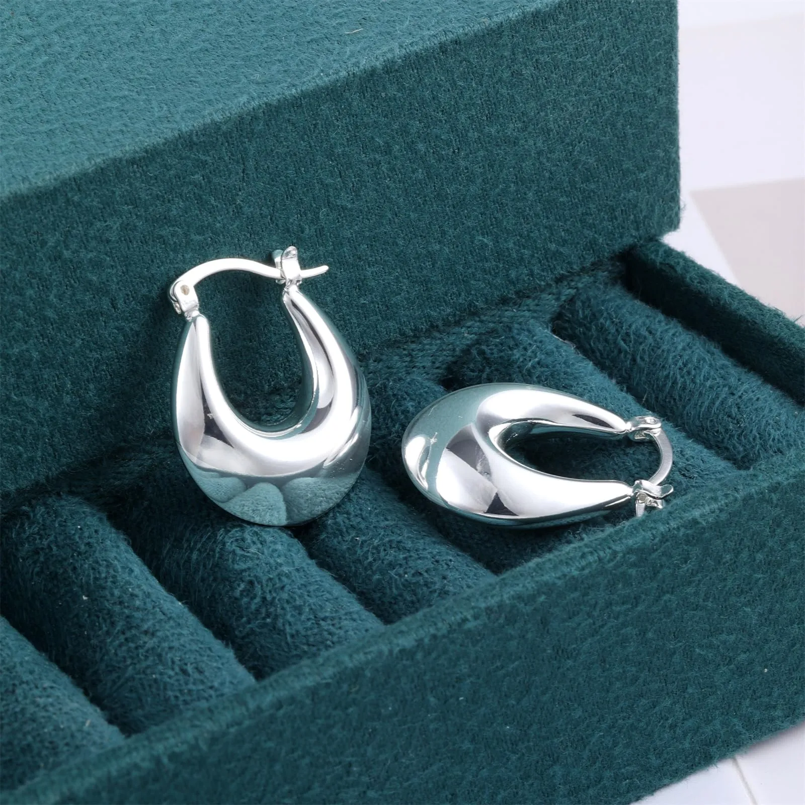 Orecchini A Ferro Di Cavallo Argentati Léggeri Lucidi Design Moderno Donna - immagine 4