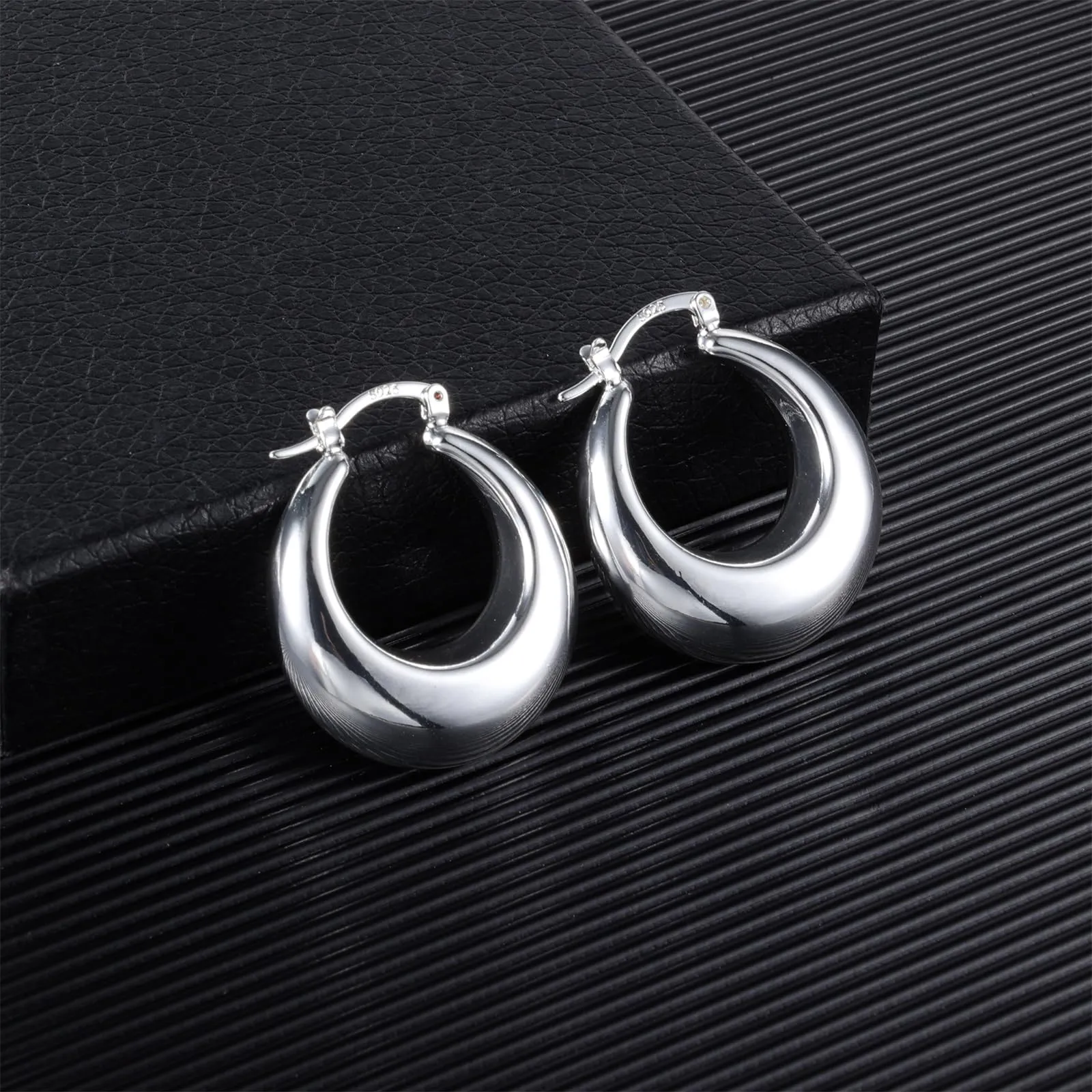Orecchini Créole A Forma Di Goccia Argentati Lucidi Design Elegante Donna - immagine 5