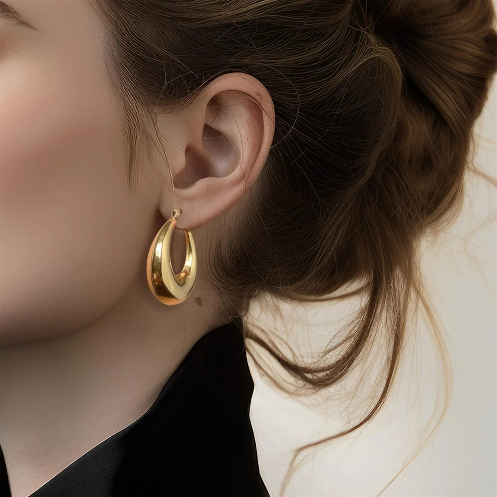 Orecchini Créole A Forma Di Goccia Dorati Lucidi Design Elegante Donna - immagine 3